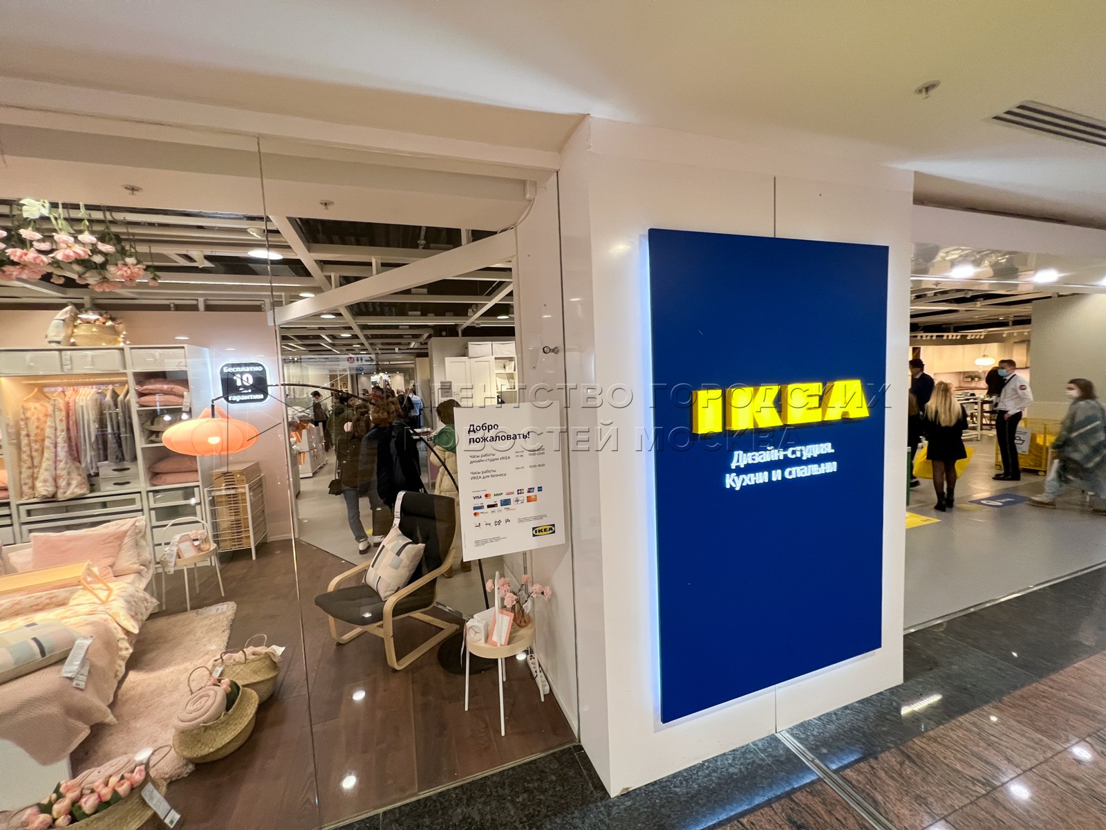 Что случилось с икеей. Ikea в России. Икеа магазин. Икеа фото магазина. Ikea картинки магазина.