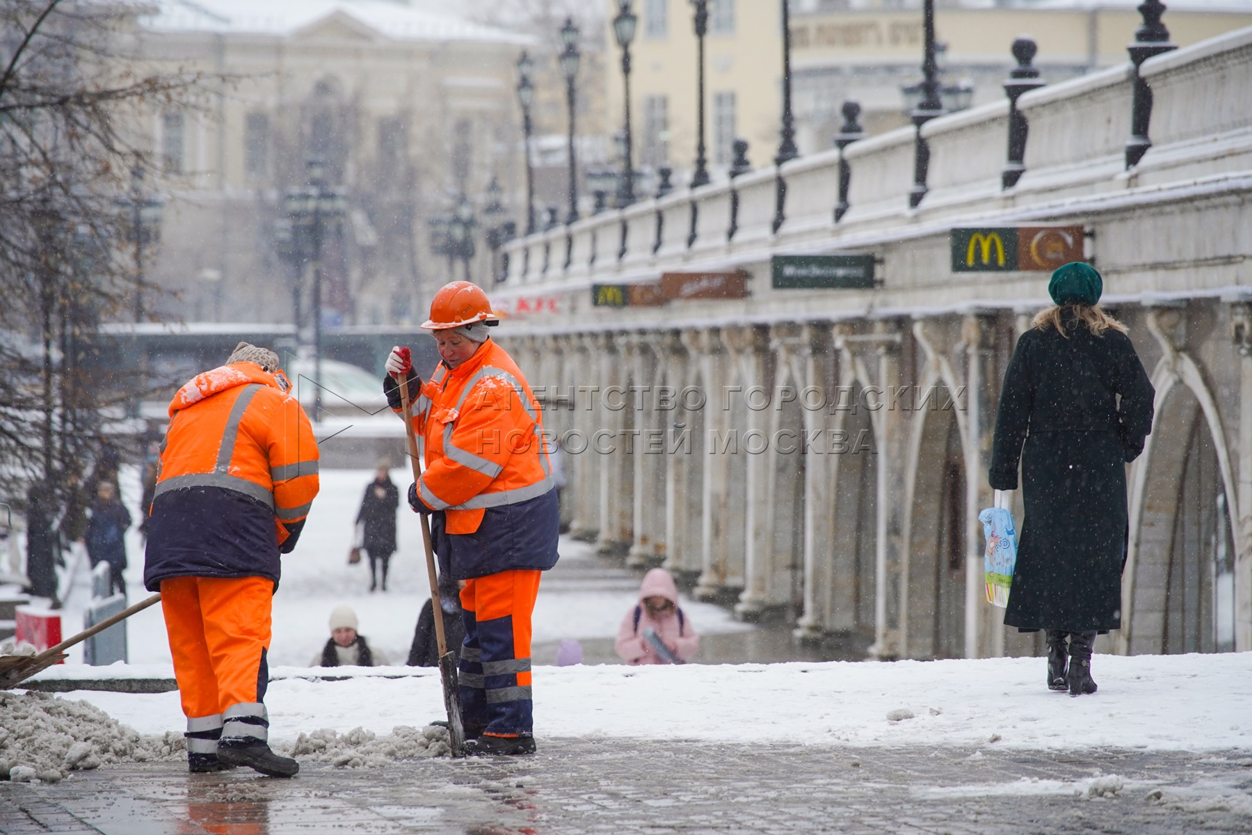 Ветер в москве сегодня когда закончится. Снег в Москве. Погода снег. Климат Москвы.