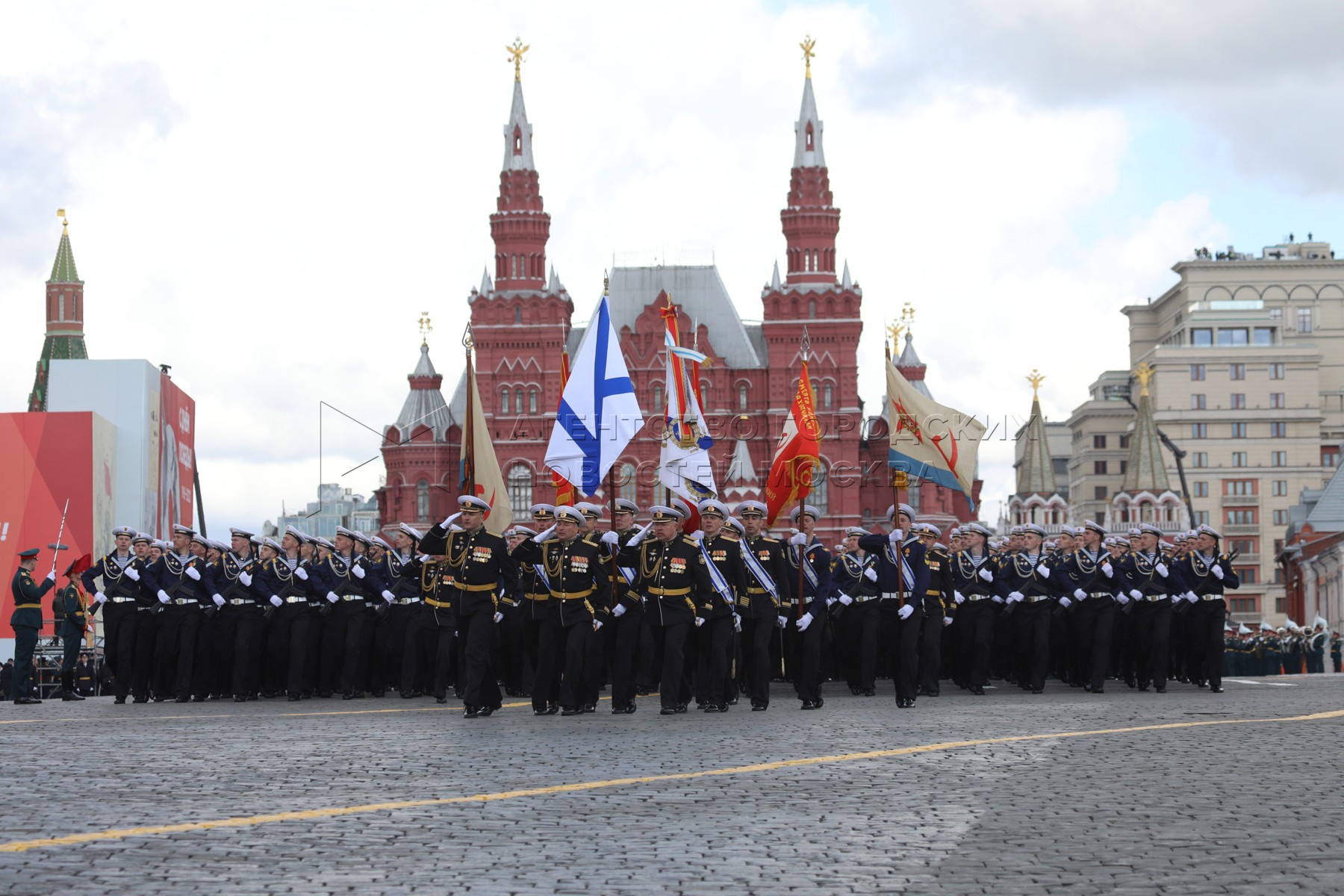 Празднование дня победы в 2024 году. Парад 9 мая 2022 в Москве. Военный парад на красной площади 9 мая 2022. Парад на красной площади 9 мая 2022. 9 Мая парад Победы красной площади.