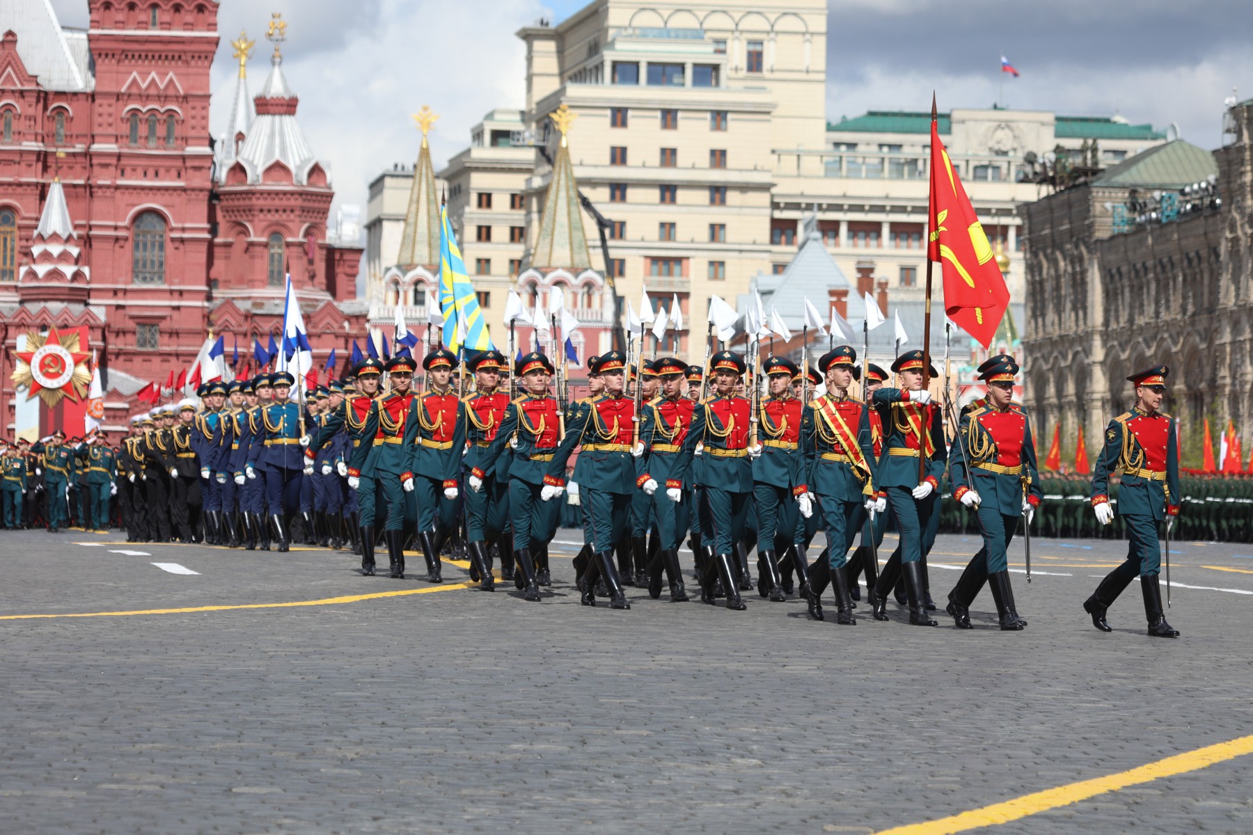 Иностранцы комментируют Парад Победы 2022 года в Москве