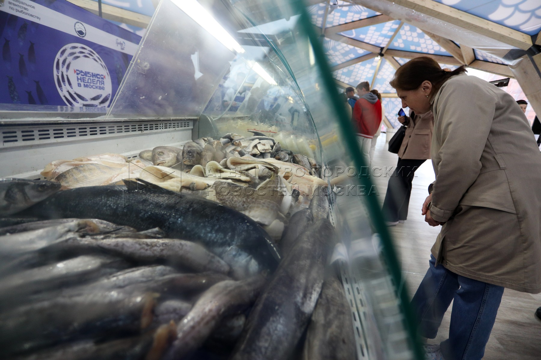 Рыбная продукция из осетровых пород. Рыбный фестиваль в москве. Рыбная неделя в москве. Фуд сити рынок рыбный отдел. Фестиваль рыбная неделя в москве.