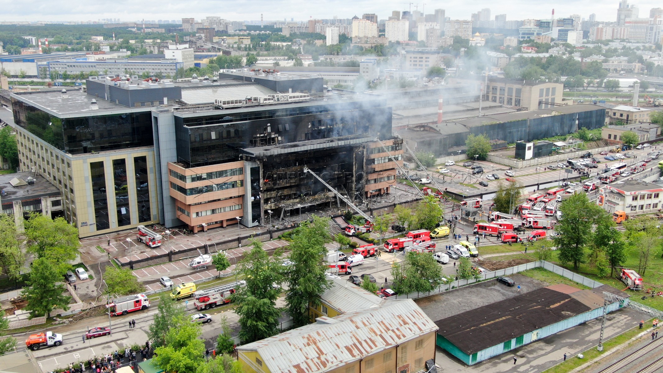 Бц пожар. Гранд Сетунь Плаза бизнес-центр. Пожар в бизнес-центре "Гранд Сетунь Плаза". БЦ Сетунь пожар. Гранд Сетунь после пожара.