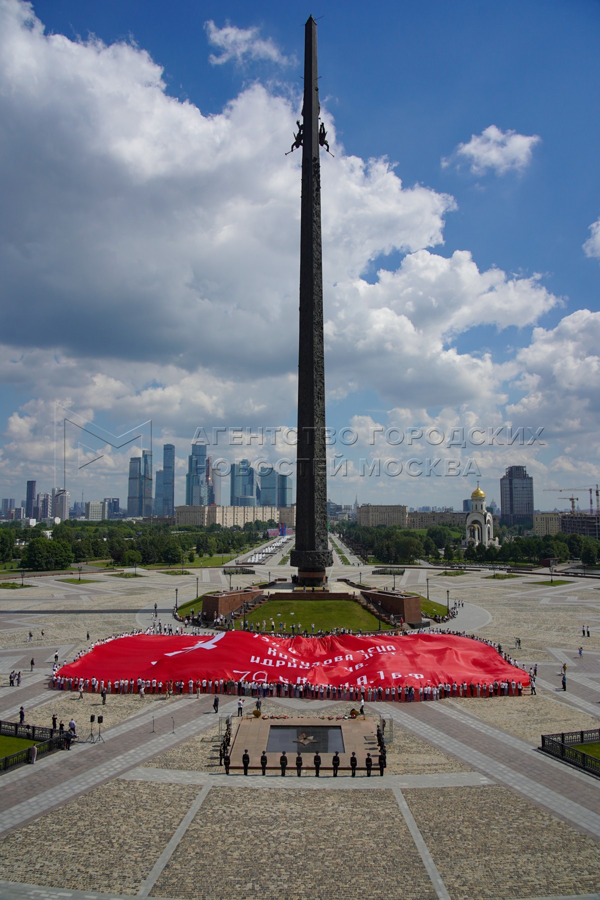 Поклонная гора абрамс. Мемориальный комплекс на Поклонной горе. Поклонная гора в Москве. Знамя Победы в музее на Поклонной горе. Поклонной горы в Волгограде.