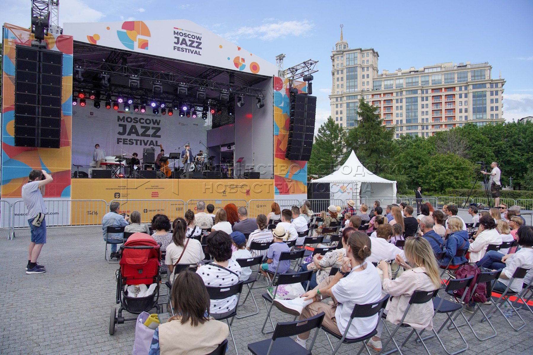 Музеон москва 2024. Moscow Jazz Festival 2022. Музеон джазовый фестиваль. Джазовый фестиваль в Москве 2024. Сцена Nova Музеон.