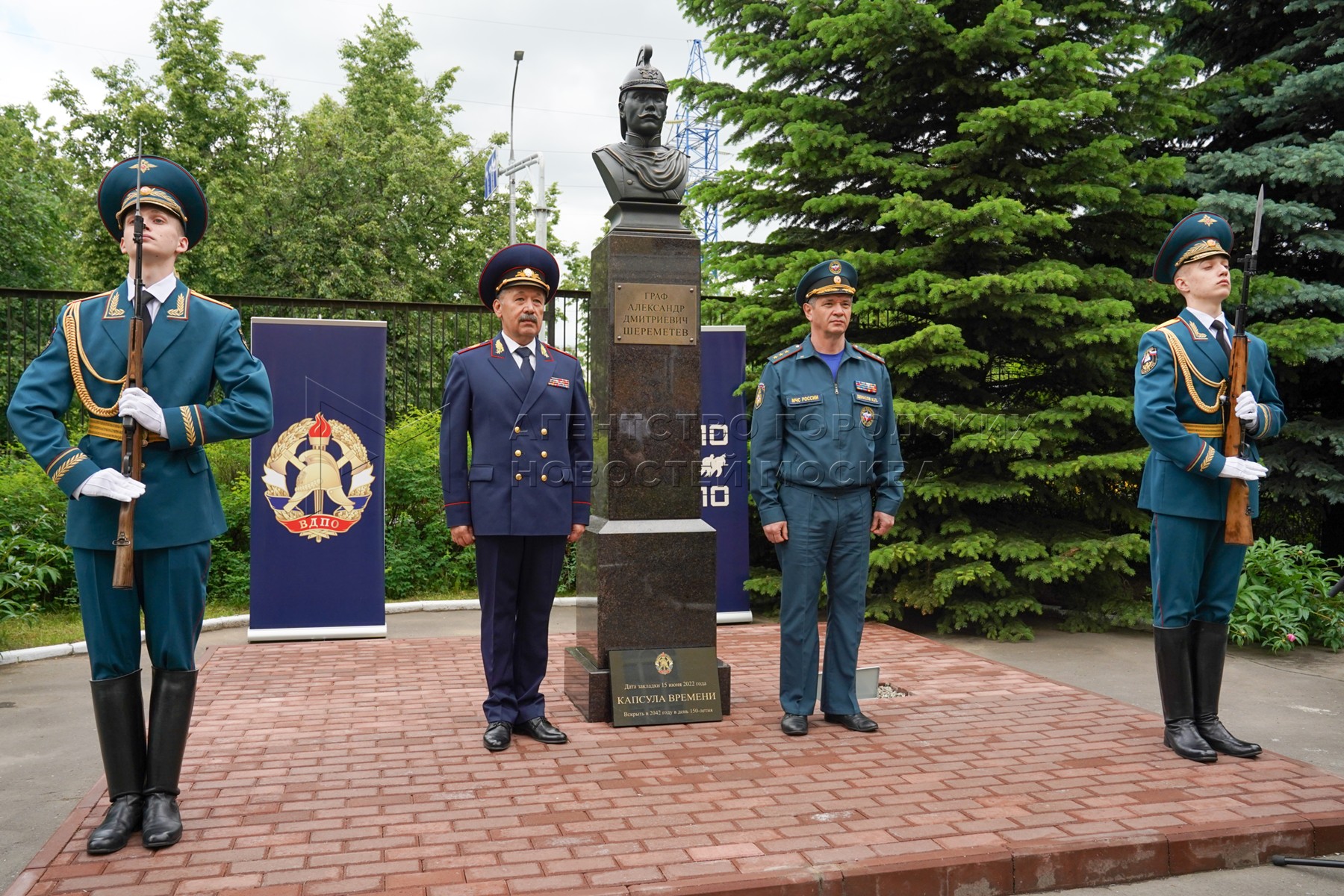 Председатель всероссийского добровольного пожарного общества. 130-Летия Всероссийского добровольного пожарного общества. Бюст основателя российского пожарного общества. Основатели ВДПО. Церемония открытия.