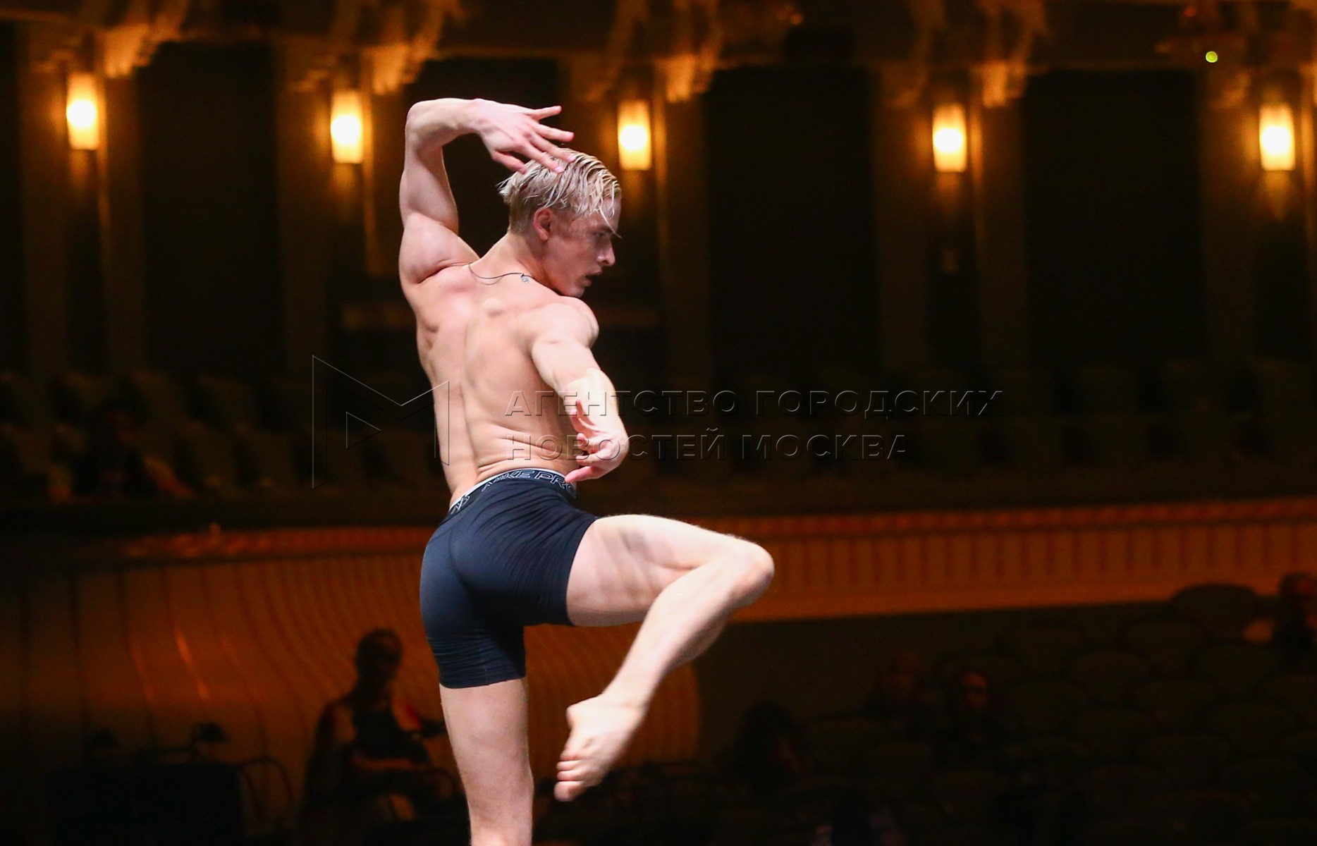 Әйелім қара адаммен жыныстық қатынасқа түскісі келеді.