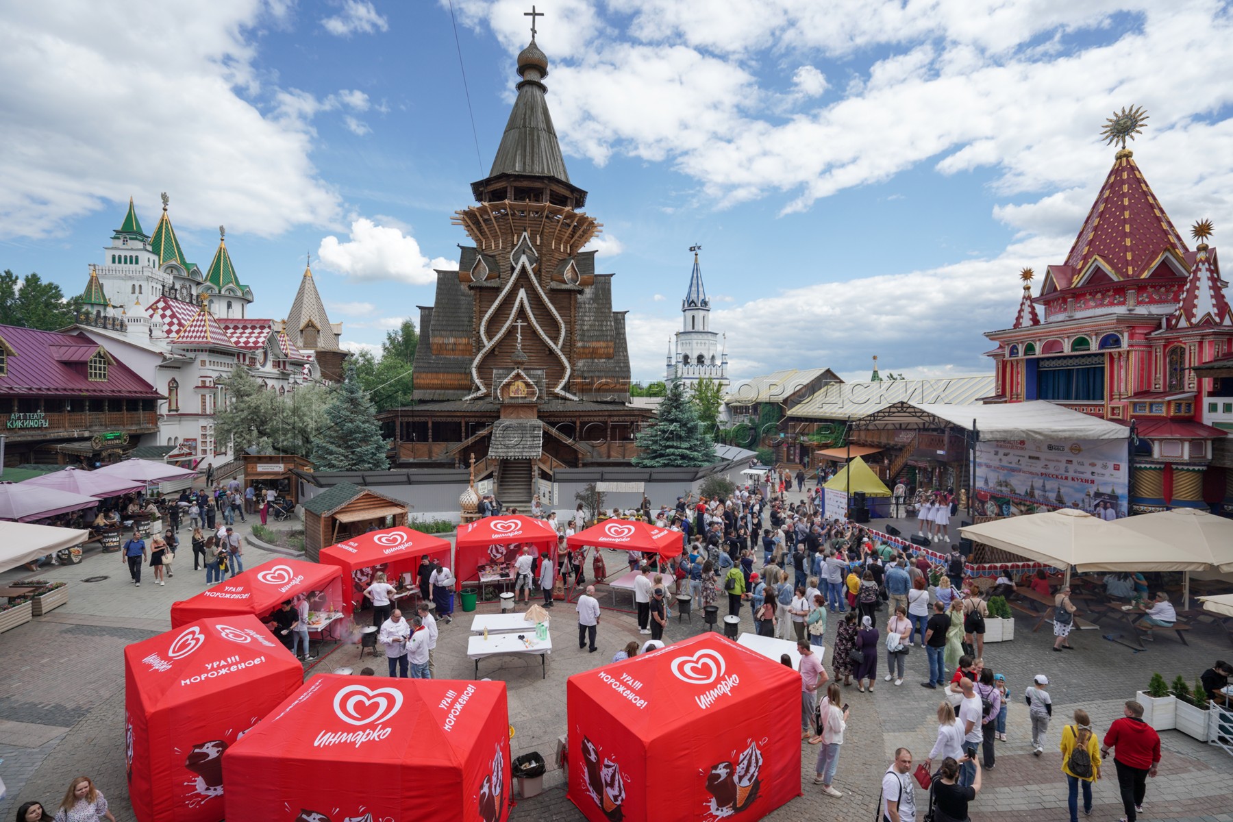 Работы сделанные в москве. Измайловский Кремль в Москве 2022. Измайловский Кремль выставки 2022. Измайловский Кремль мост. Kremlin, развлекательный комплекс.