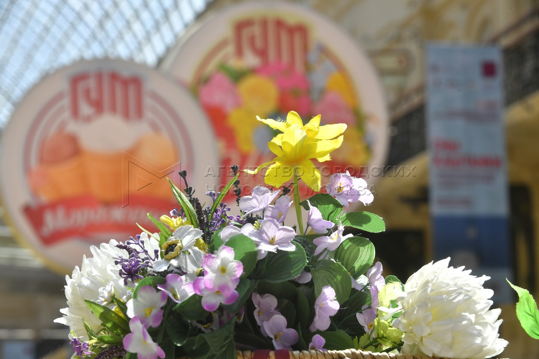 Выставка цветов в москве 2024 март. Фестиваль цветов в ГУМЕ. В ГУМЕ открылся фестиваль цветов. ГУМ парад цветов. Выставка цветов в ГУМЕ сейчас.
