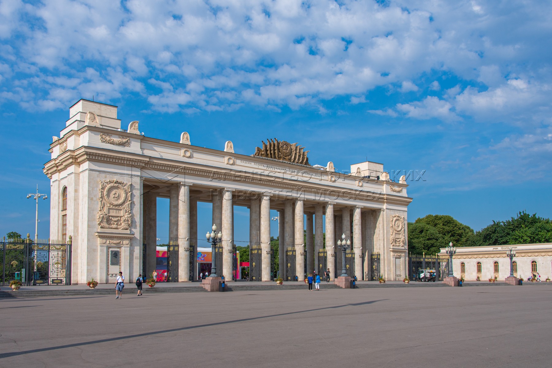 Парк горького открытие. Парк Горького Москва. ВДНХ. Парк Горького арка. Район ВДНХ.