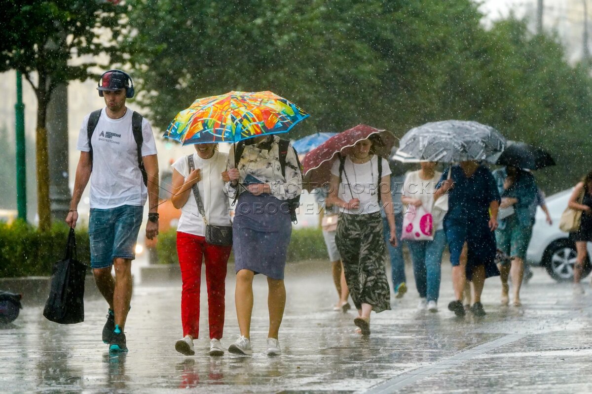 В москве жара и дожди. Ливень. Сильный дождь. Дождливое лето в городе. Сильный ливень.