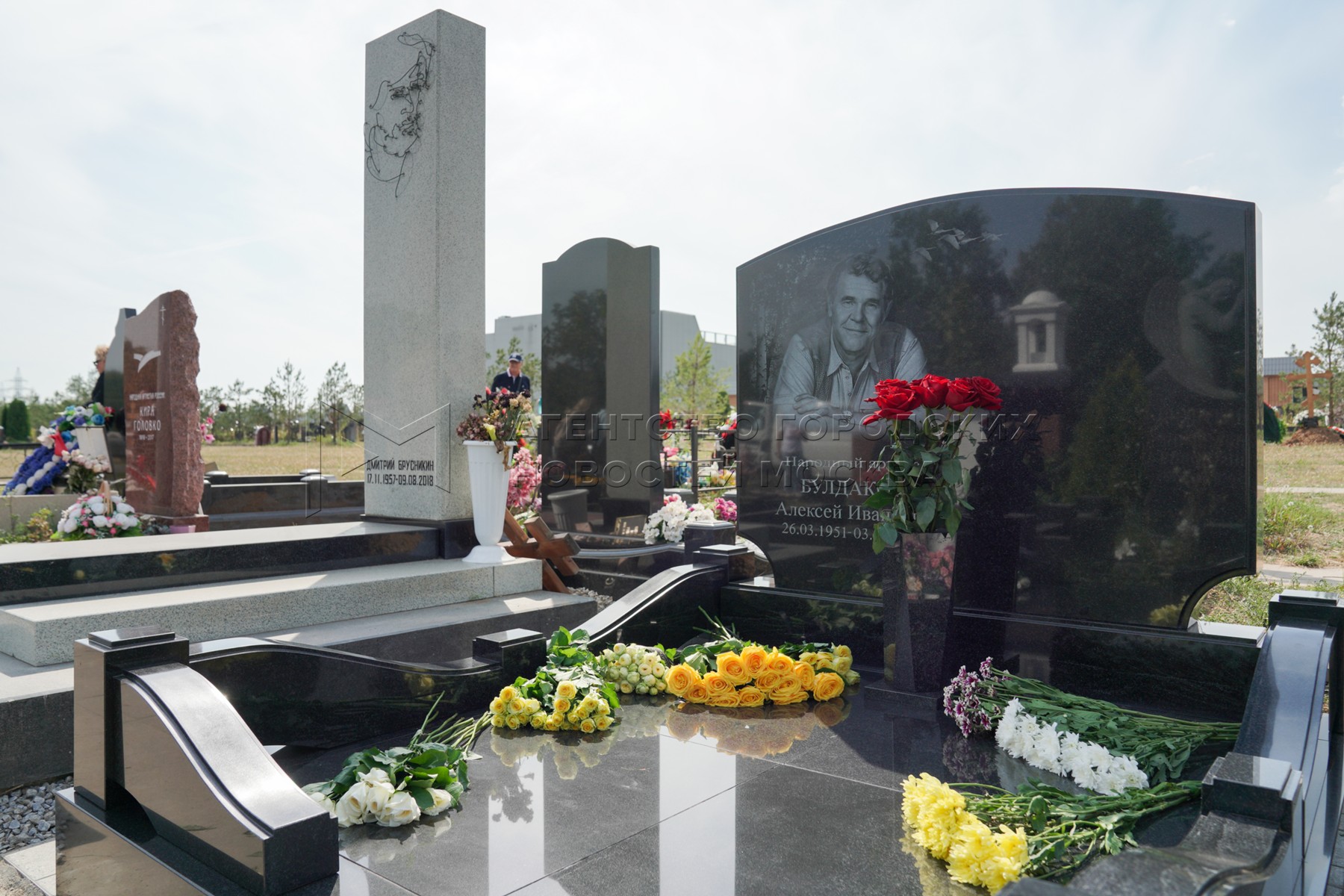 Могила мягкова на троекуровском кладбище фото сегодня сейчас