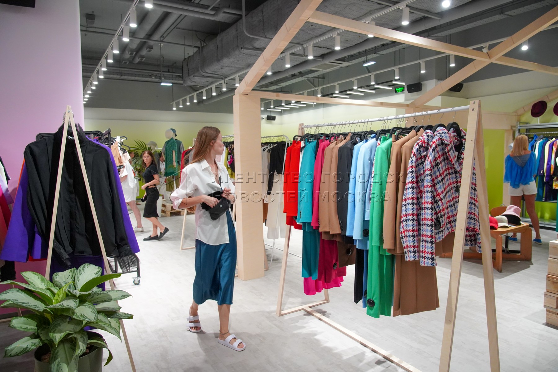 секция универмага. московский цум в ссср. секция универмага. кировский универмаг ленинград. кировский универмаг.