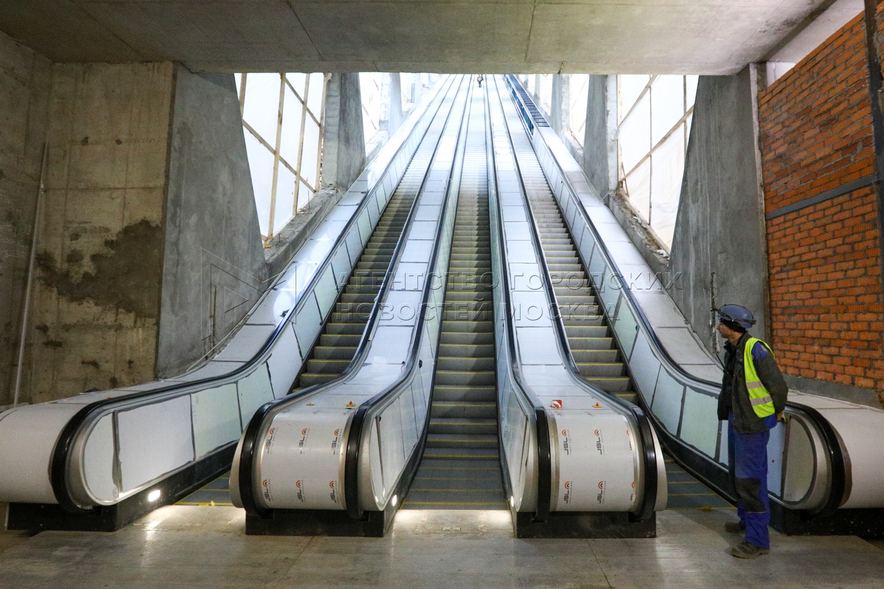 Эскалаторная галерея станции метро «воробьёвы горы»