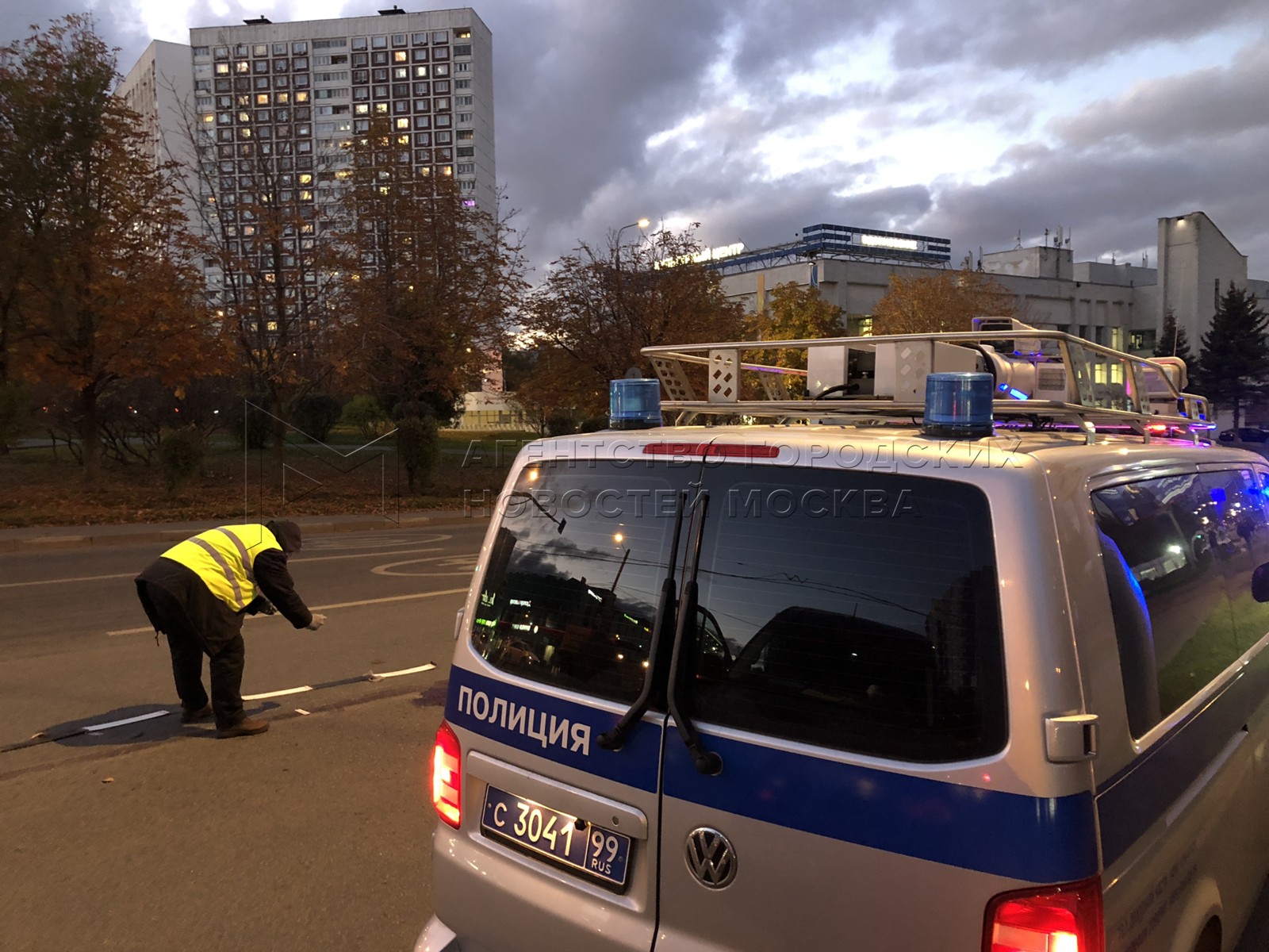 Москва оперативно. Литовский бульвар сбили мальчика. Сбили на литовском бульваре. Литовский бульвар водитель. На литовском бульваре погиб мальчик.