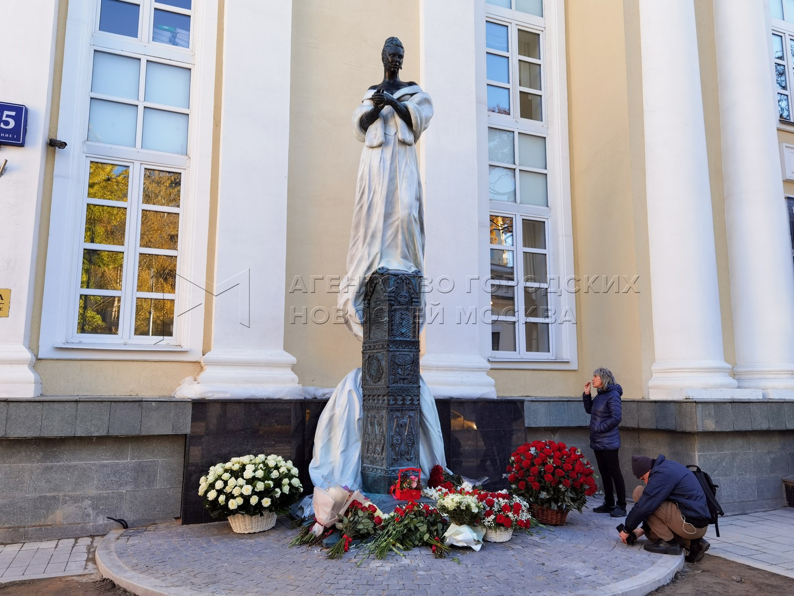 памятник галине улановой в стокгольме