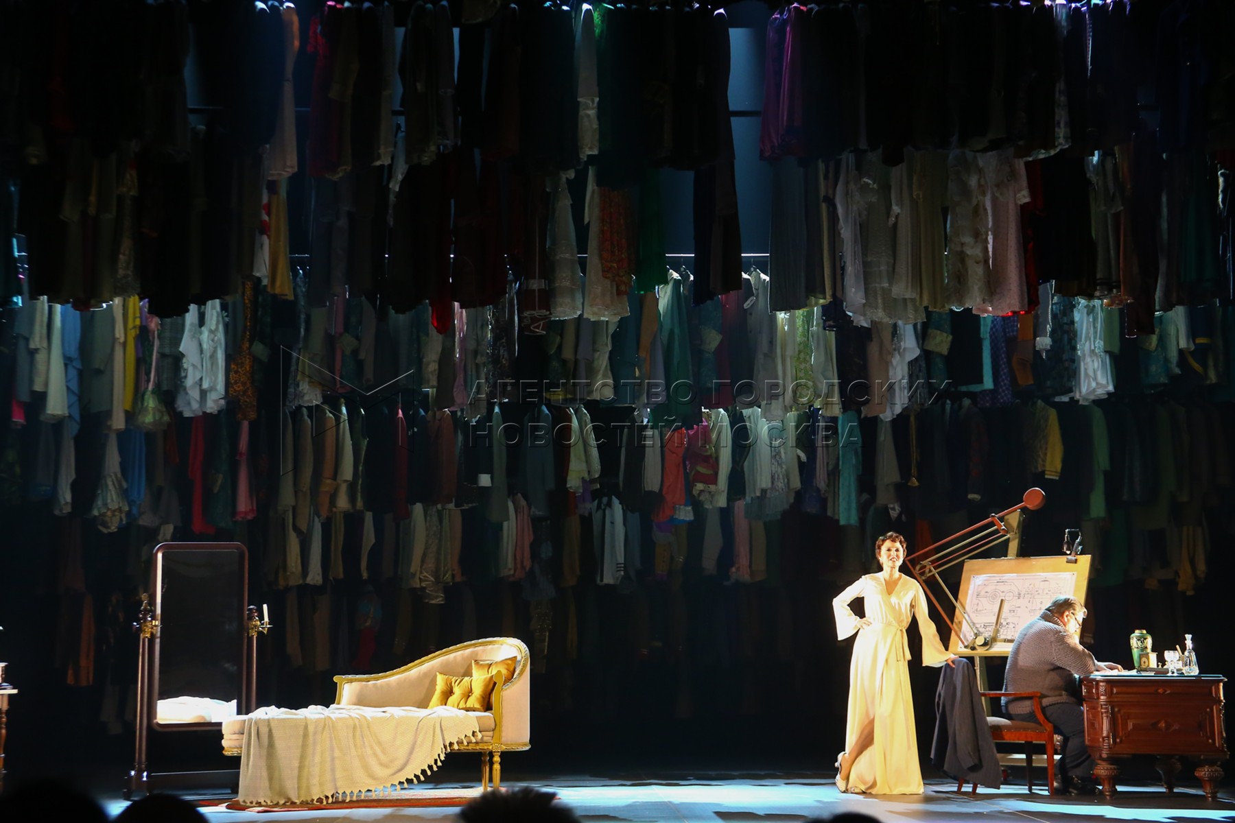 спектакль истории в театре маяковского