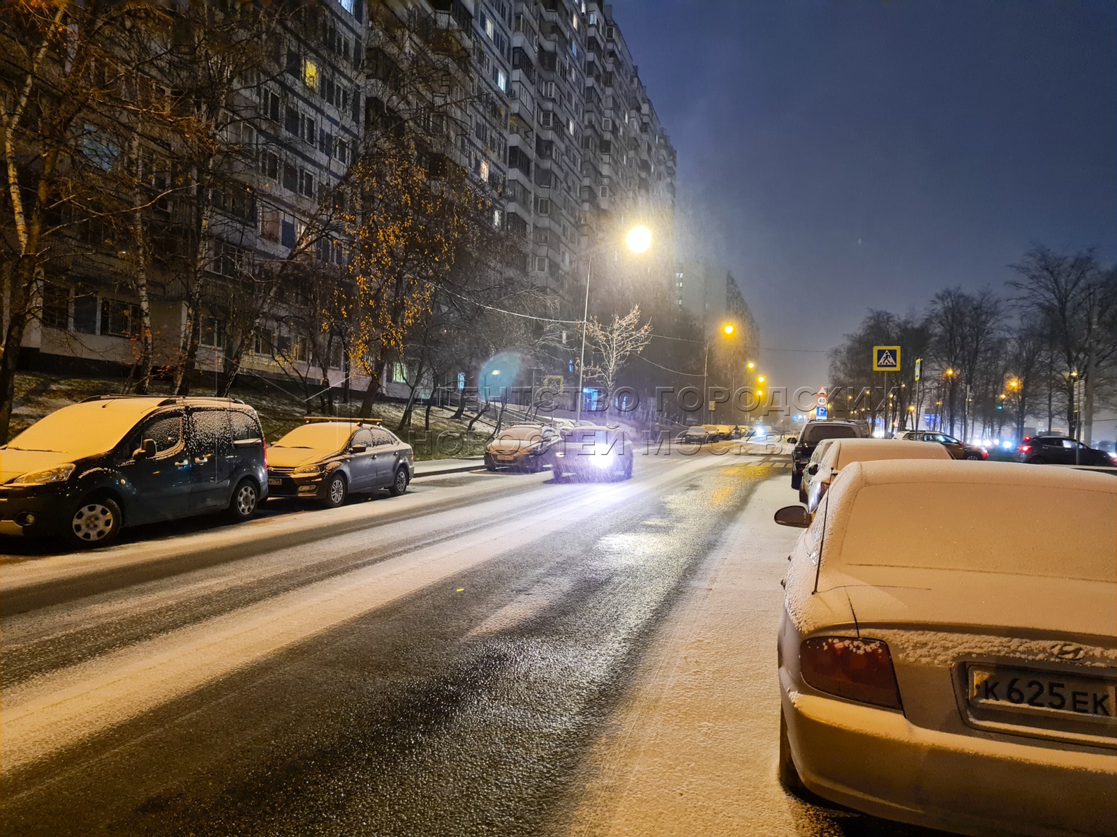 Сегодня снег вечером будет. Вечерний снегопад. Снег в Москве. Заснеженная Москва. Снежная Москва ноябрь 2022.