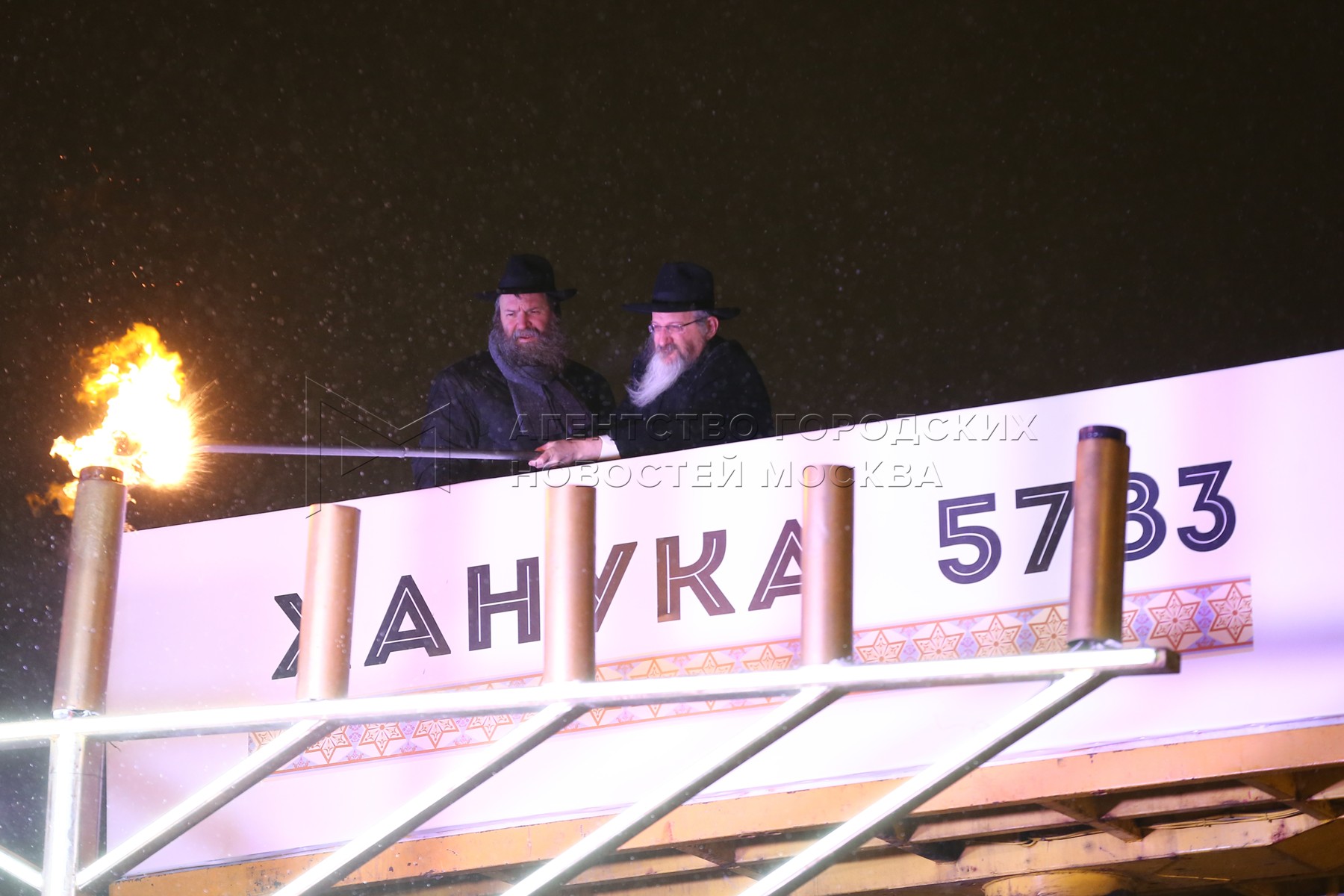 ханукия площадь революции. ханука на площади революции. праздники иудаизма. ханука в москве 2023 мероприятия. ханука в москве 2023 мероприятия.