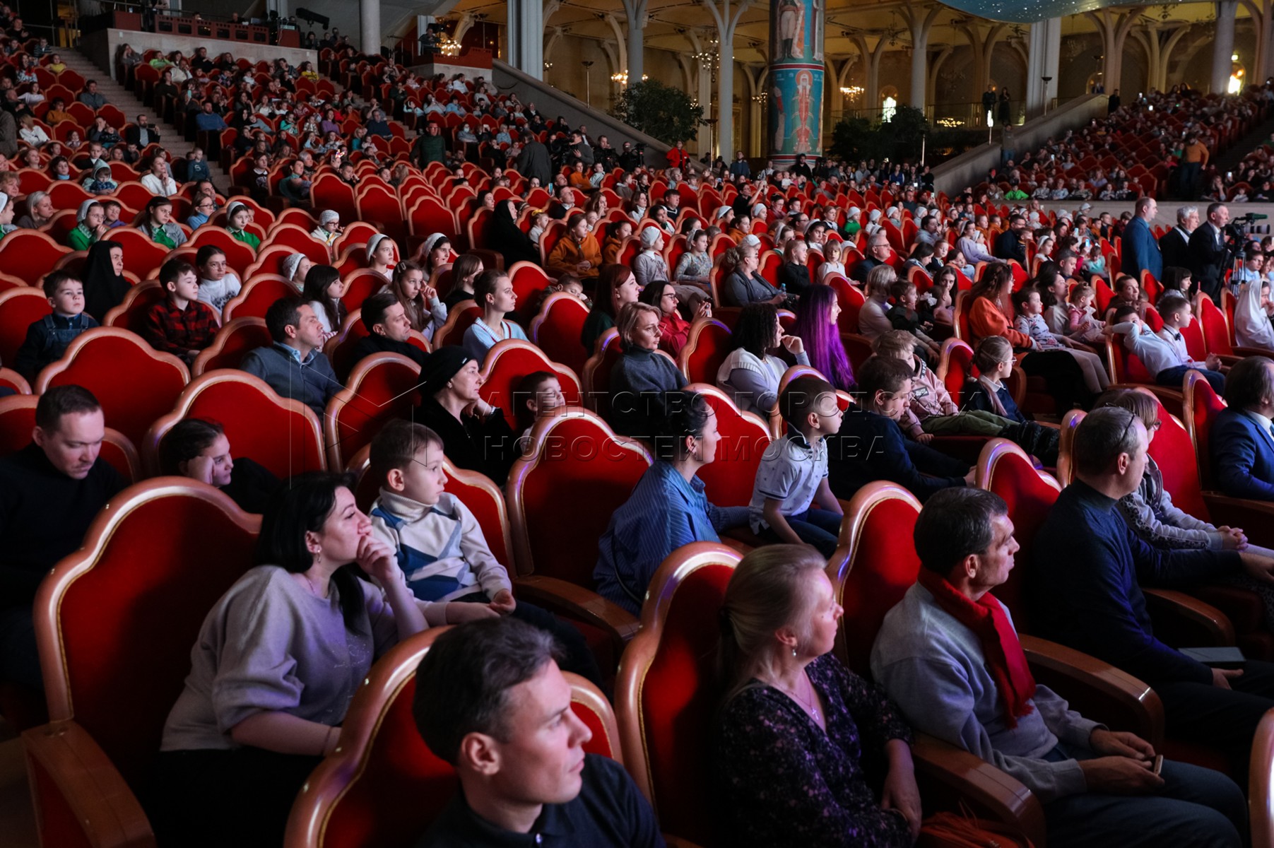 Зал церковных соборов 10 ряд партер