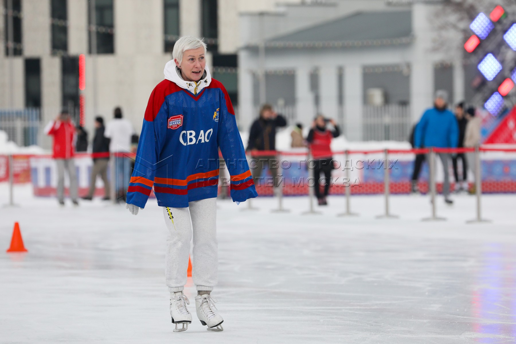 Зимний день московского спорта в лужниках 2024. Зимний спорт. Зимний день Московского спорта». Лед каток. Лужники зимой.