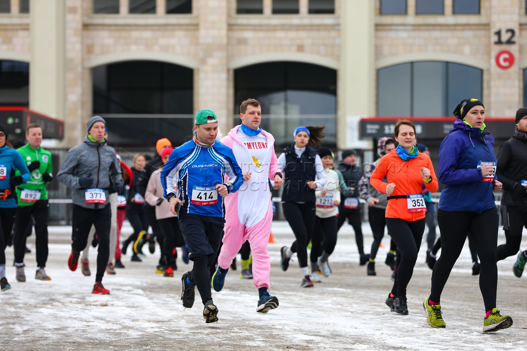 Зимний день московского спорта в лужниках 2024. Зимний спорт. Зимний забег Московского спорта. Лужники гонка.