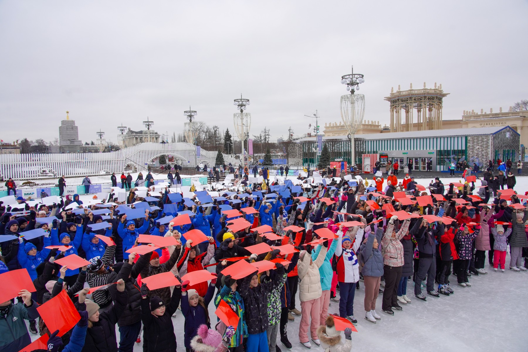 Закрытие катка на вднх 2024. Каток ВДНХ. ВДНХ 2024 каток. Флешмоб ВДНХ. Последние события в Москве.