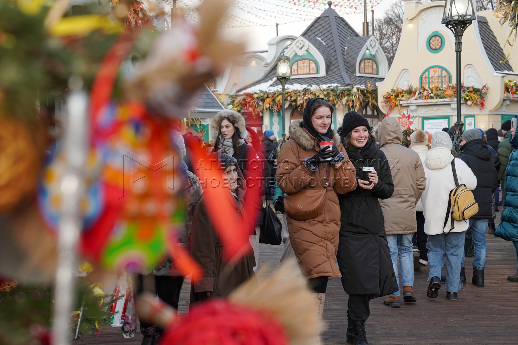 фестиваль московская масленица 2024. фестиваль московская масленица 2024. масленица площадь революции в москве. парк горького масленица 2023. масленица украшения москва.