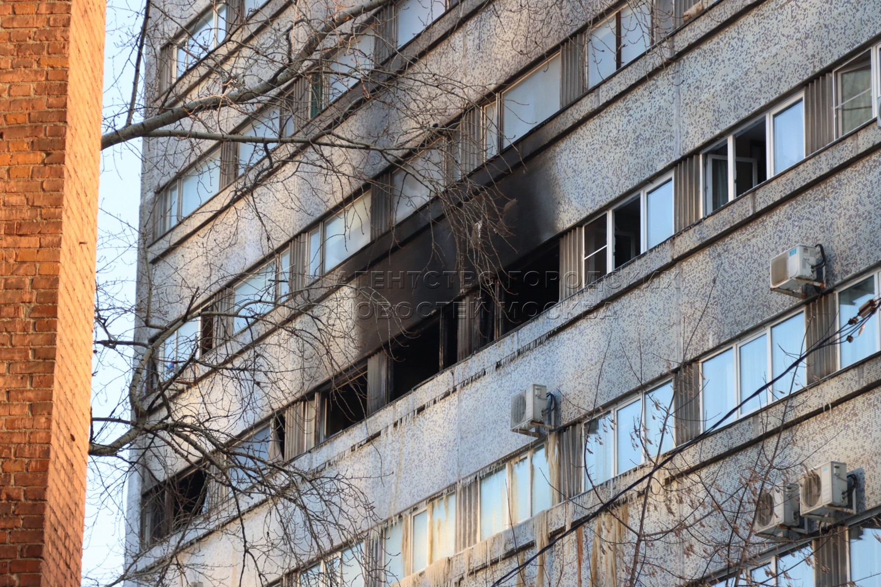 Первые этажи общежитий. Пожар в квартире. Пожар в гостинице. Здания в центре Москвы. Пожар на международной улице в Москве.