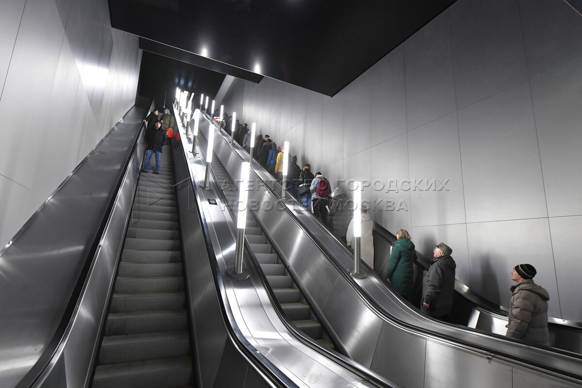 метро чкаловская вход