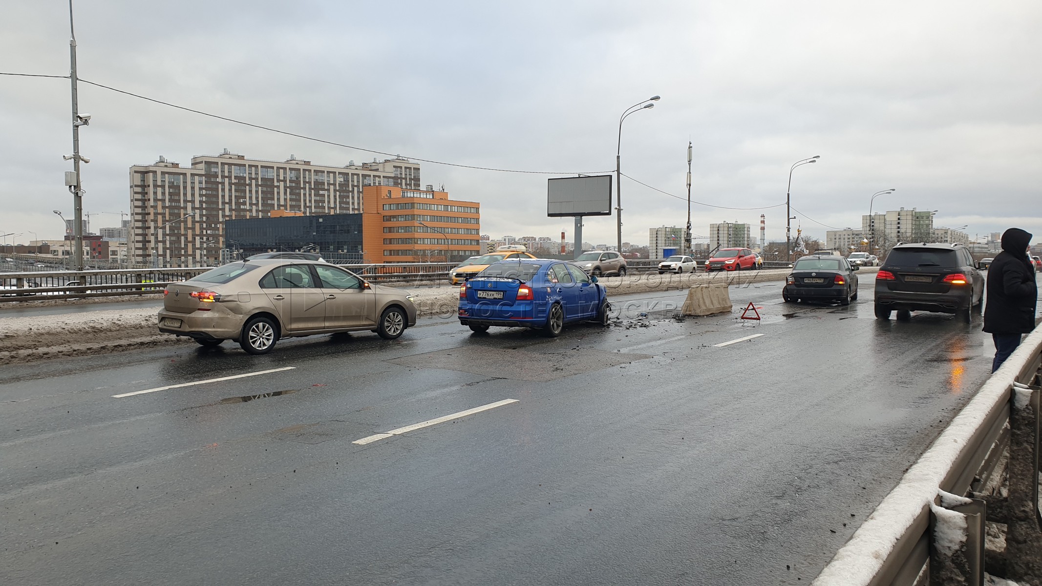 Каршеринг сбил трех пешеходов на тротуаре Алтуфьевского шоссе