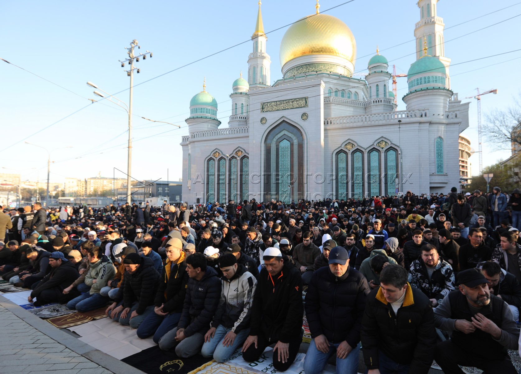 Праздник байрам в 2024 году в россии. Московская Соборная мечеть. Ураза-байрам, Рамадан байрам.
