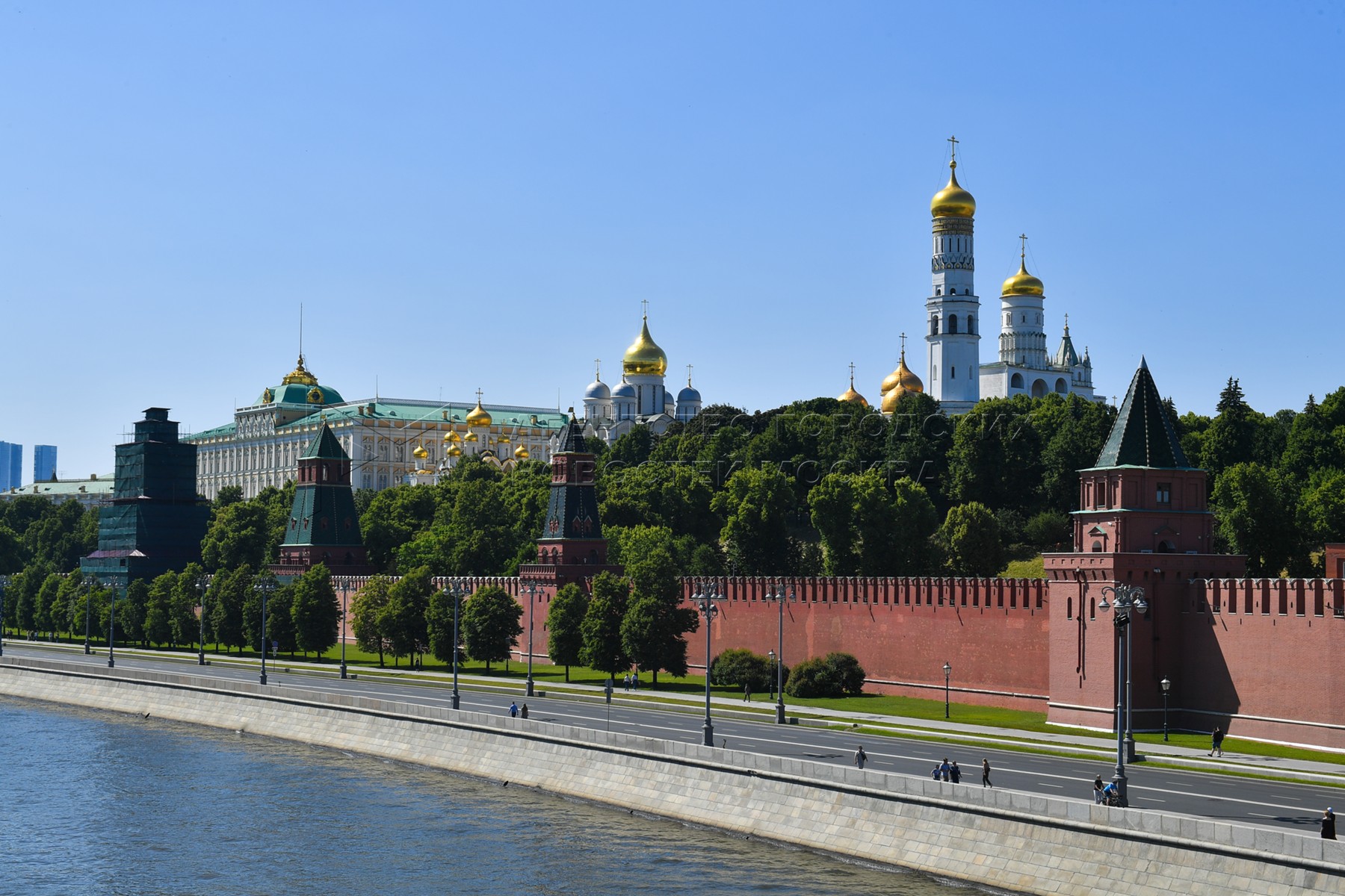 вести в москве днем