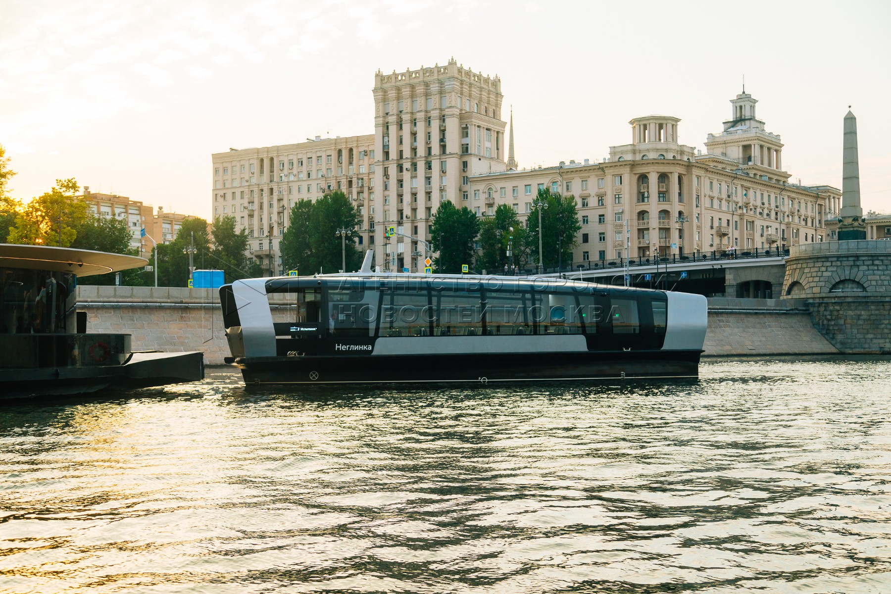 Речной трамвайчик в москве