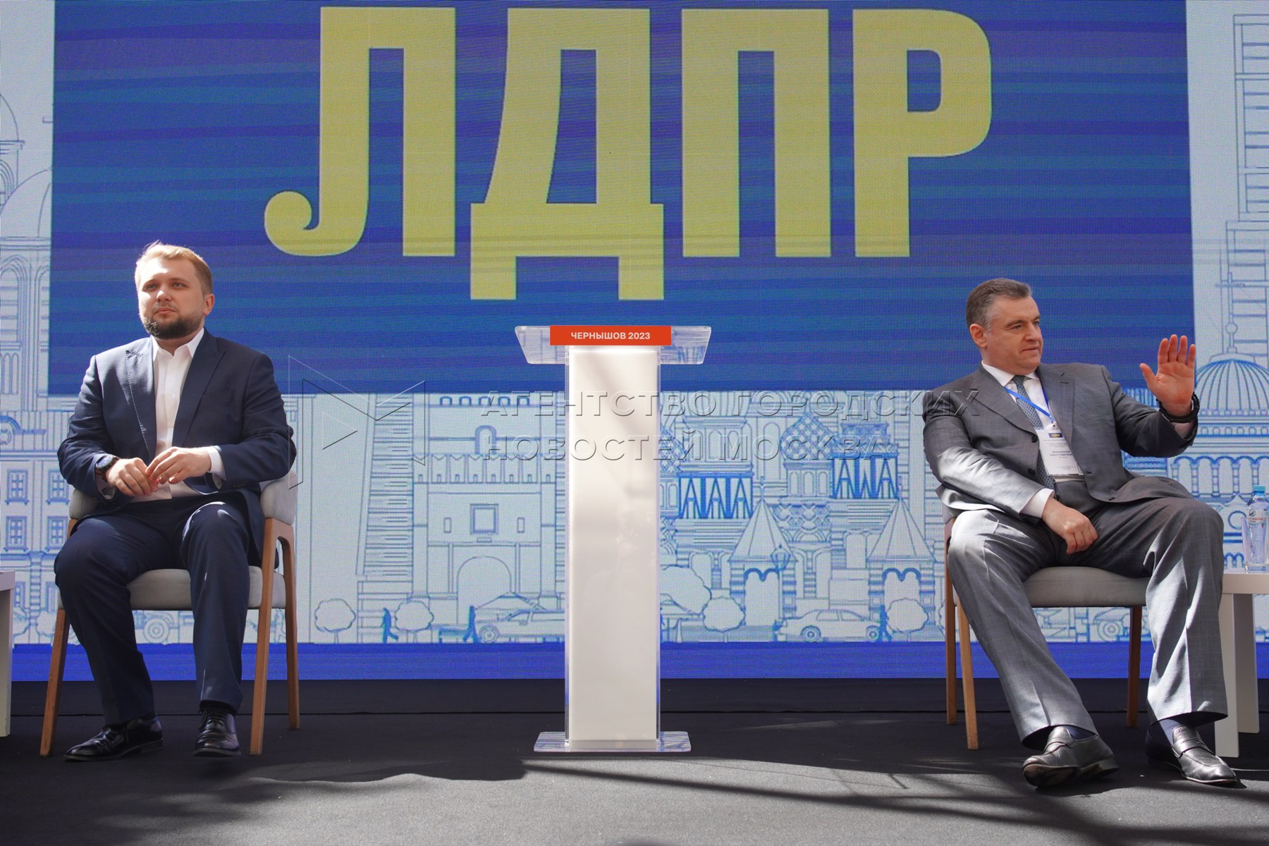 Лдпр представители партии. Лдпр мосгордума. Собрание партии лдпр. Лдпр мосгордума. Лдпр мосгордума.