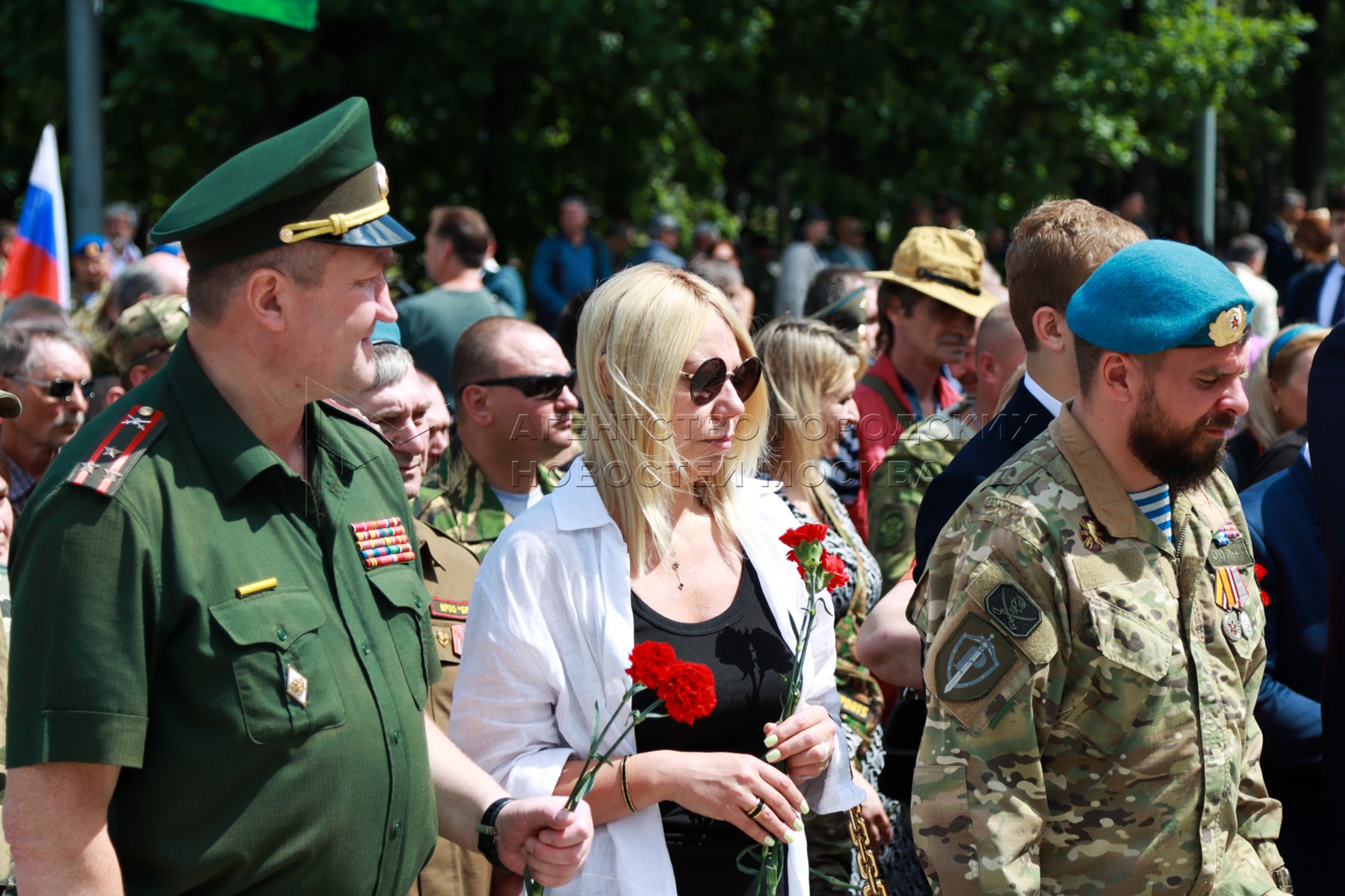 Мероприятие возле. День ветеранов боевых действий. Памятник воинам интернационалистам. День ветеранов войн. Памятник ветеранам боевых действий в Москве.