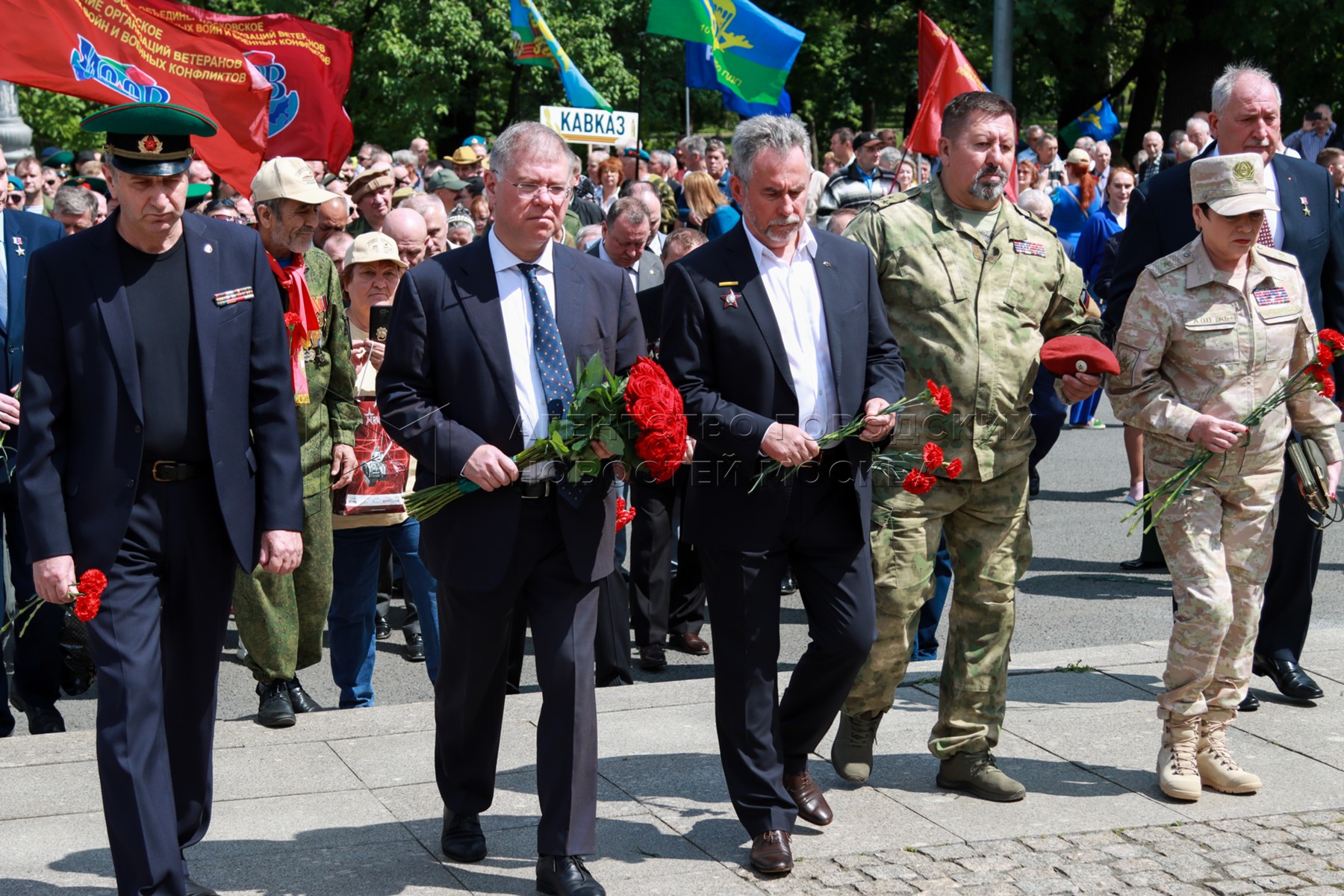 Мероприятие возле. Памятник воину-интернационалисту в Москве, на Поклонной горе.