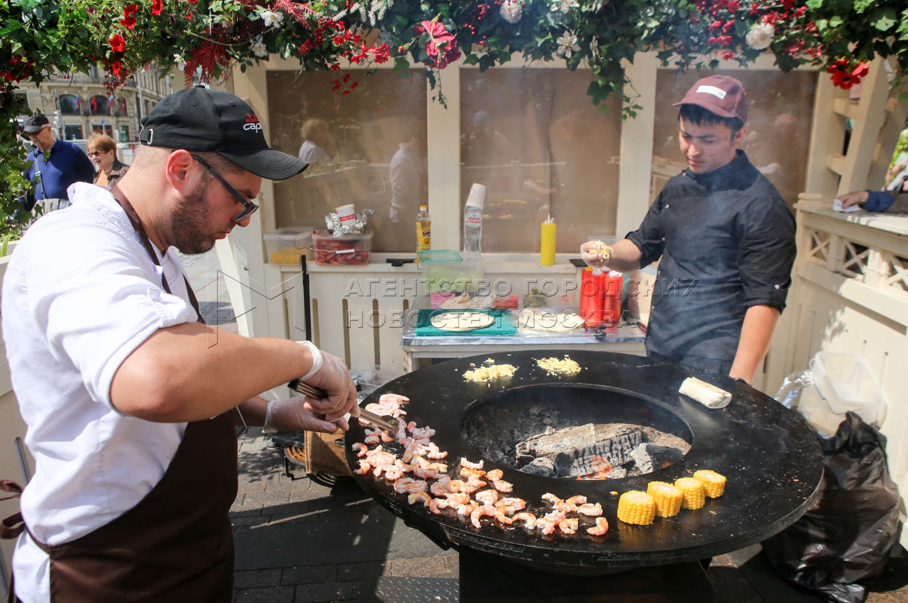 Манежная площадь москва. Манежная площадь. Гастрономический фестиваль. Рыбный фестиваль. Гастрономический фестиваль.