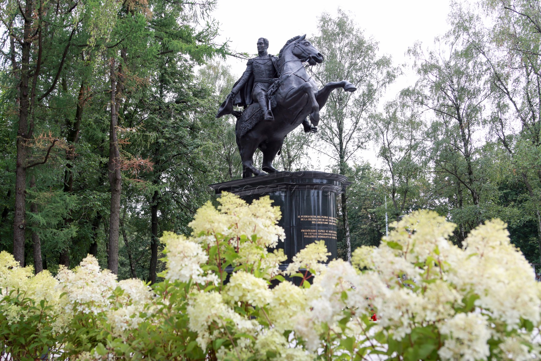 памятник ерунде москва