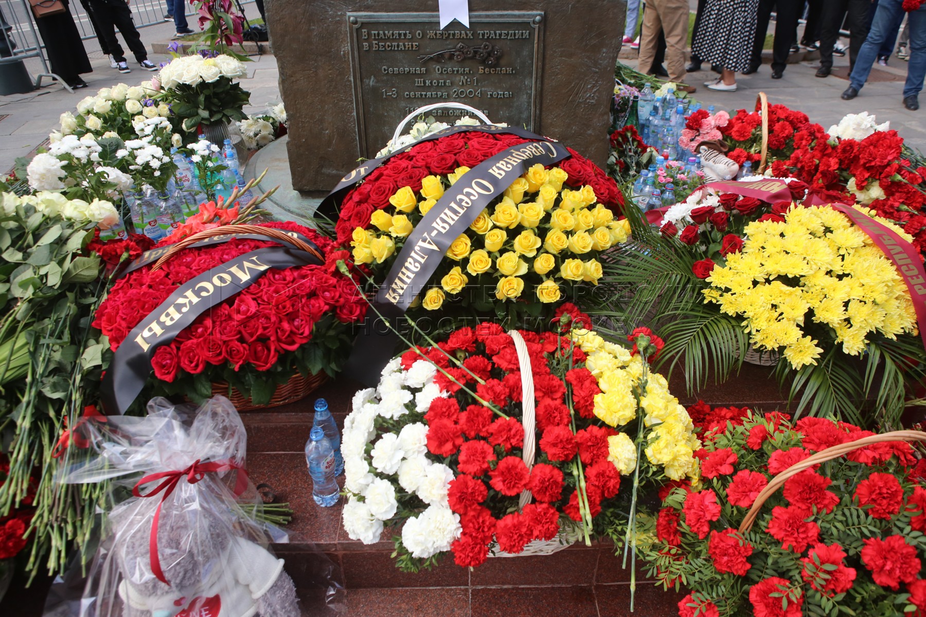 Прощание с жертвами теракта в крокусе. Памятные мероприятия посвященные смерти Собчака.