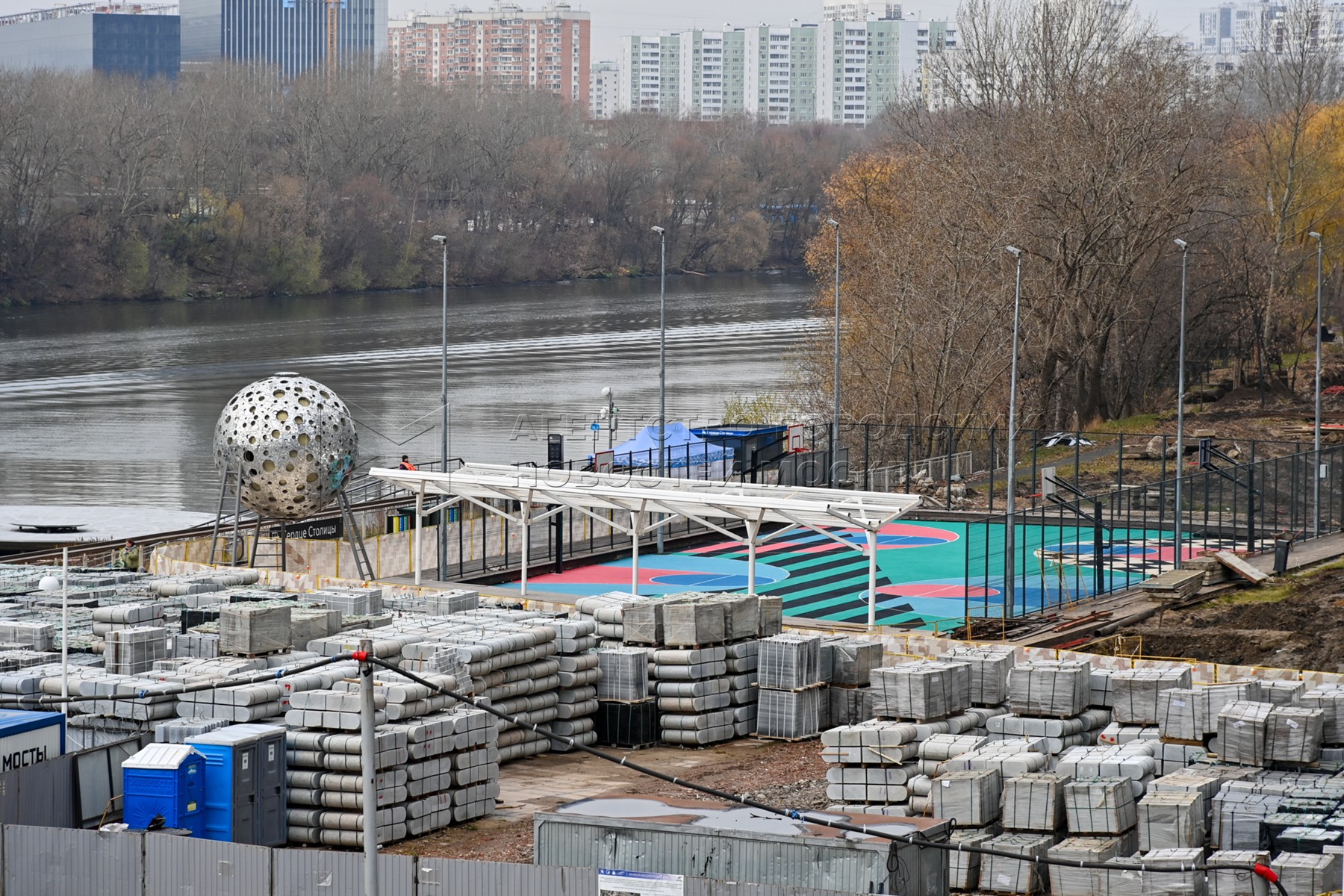 Филевская пойма москва. Мост филевский парк хорошево мневники. Мост в филевской пойме. Мост через москва реку в мневниках. Мост в филевской пойме.