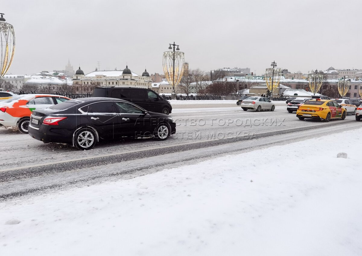 ЦОДД призвал автомобилистов пользоваться общественным транспортом из-за  снега и роста числа машин - Агентство городских новостей «Москва» -  информационное агентство