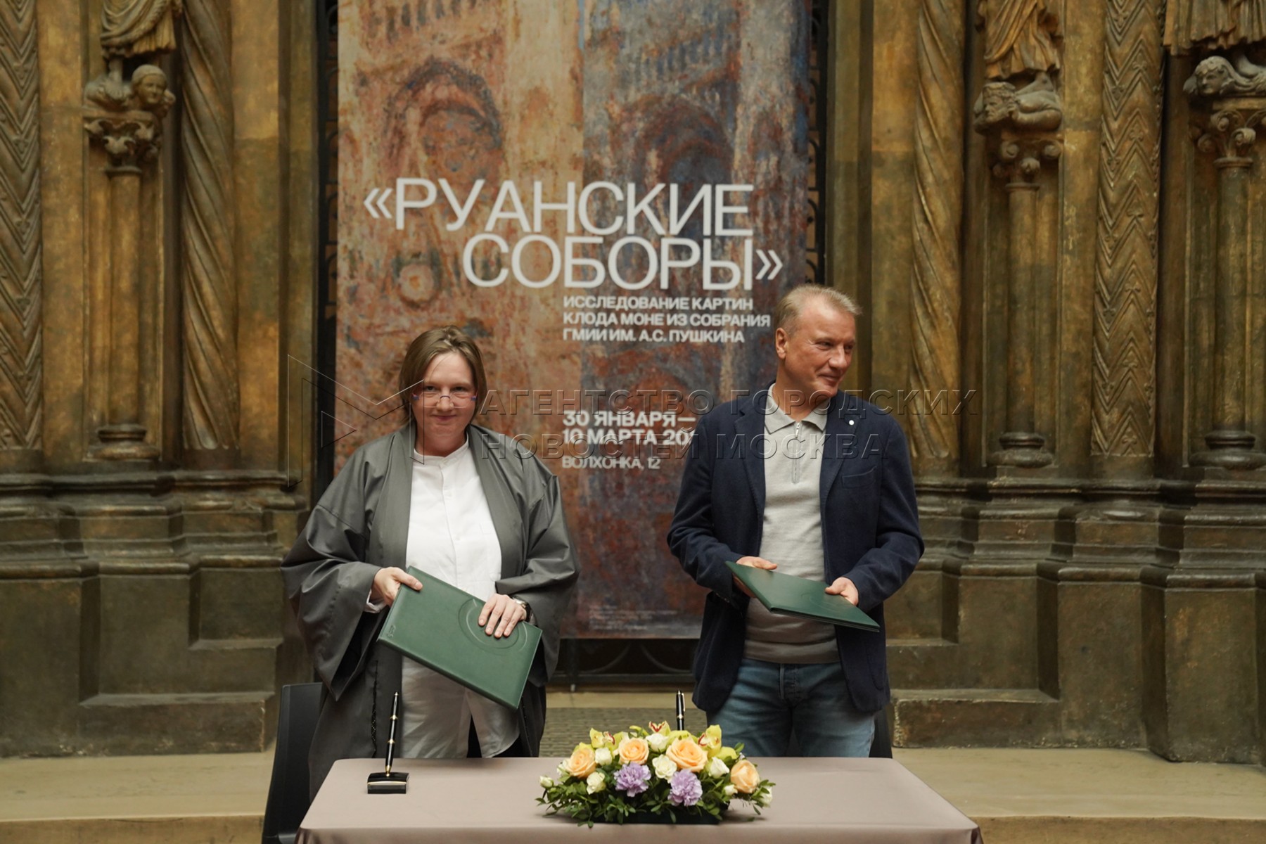 оборона москвы от хана тохтамыша. софийский собор при ярославе новгород. храмом во время правления. храмы при иване грозном. коронация елизаветы петровны 1742.