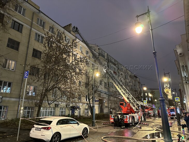 Пожар произошел в кафе на Ярцевской улице в Москве