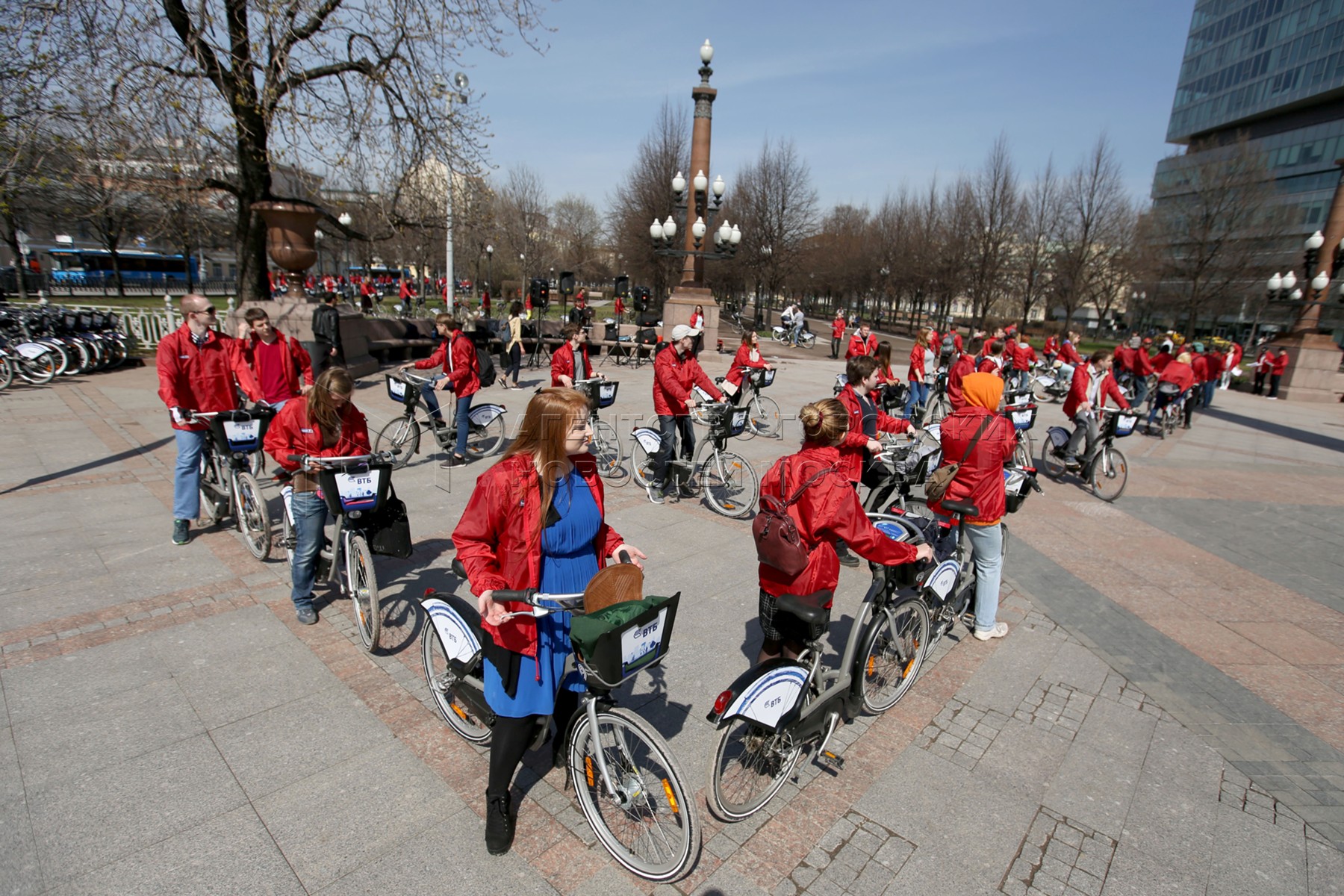 Флешмоб на велосипедах в рамках открытия сезона работы городского ...