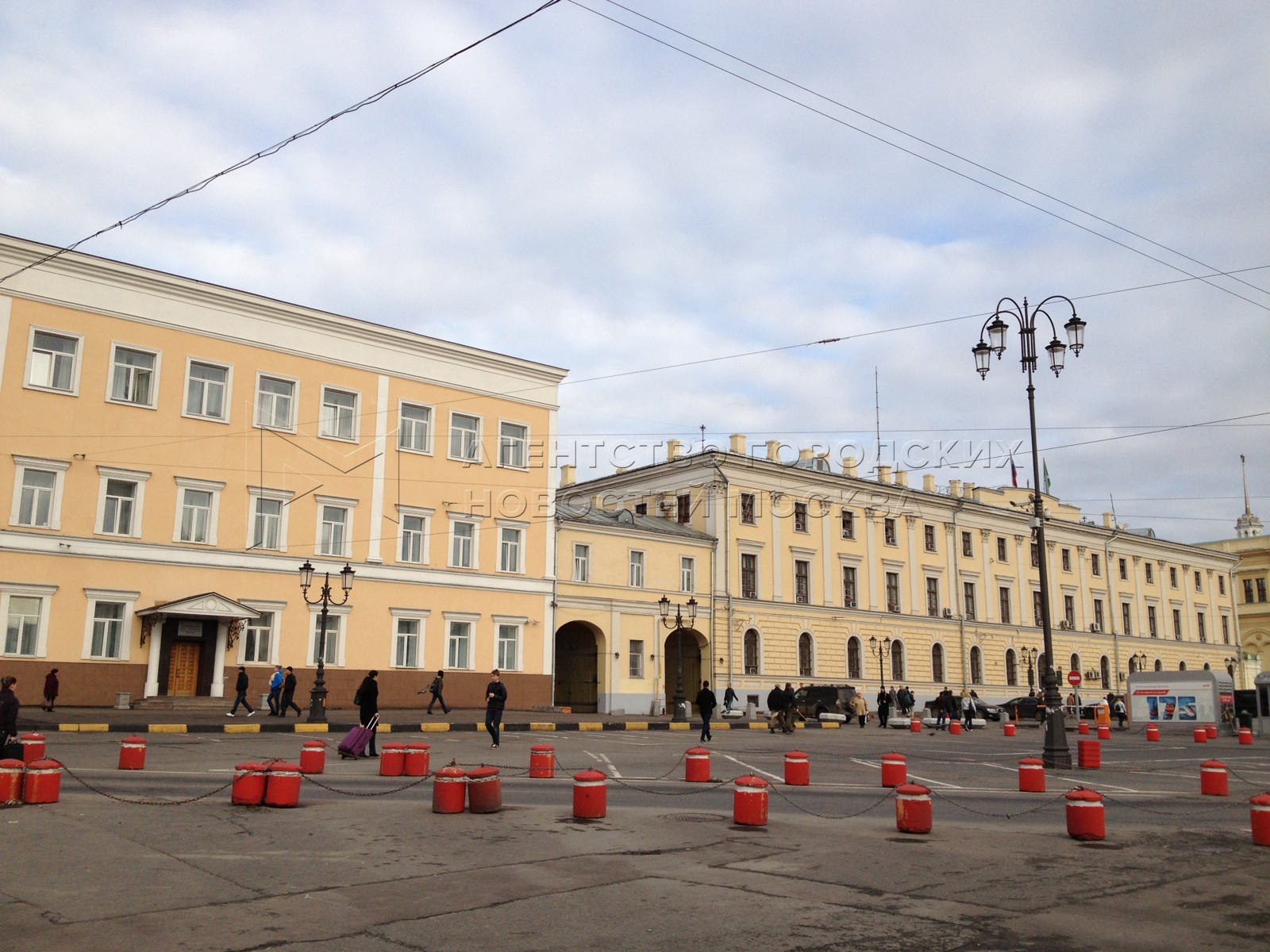 Персона комсомольская площадь нижний