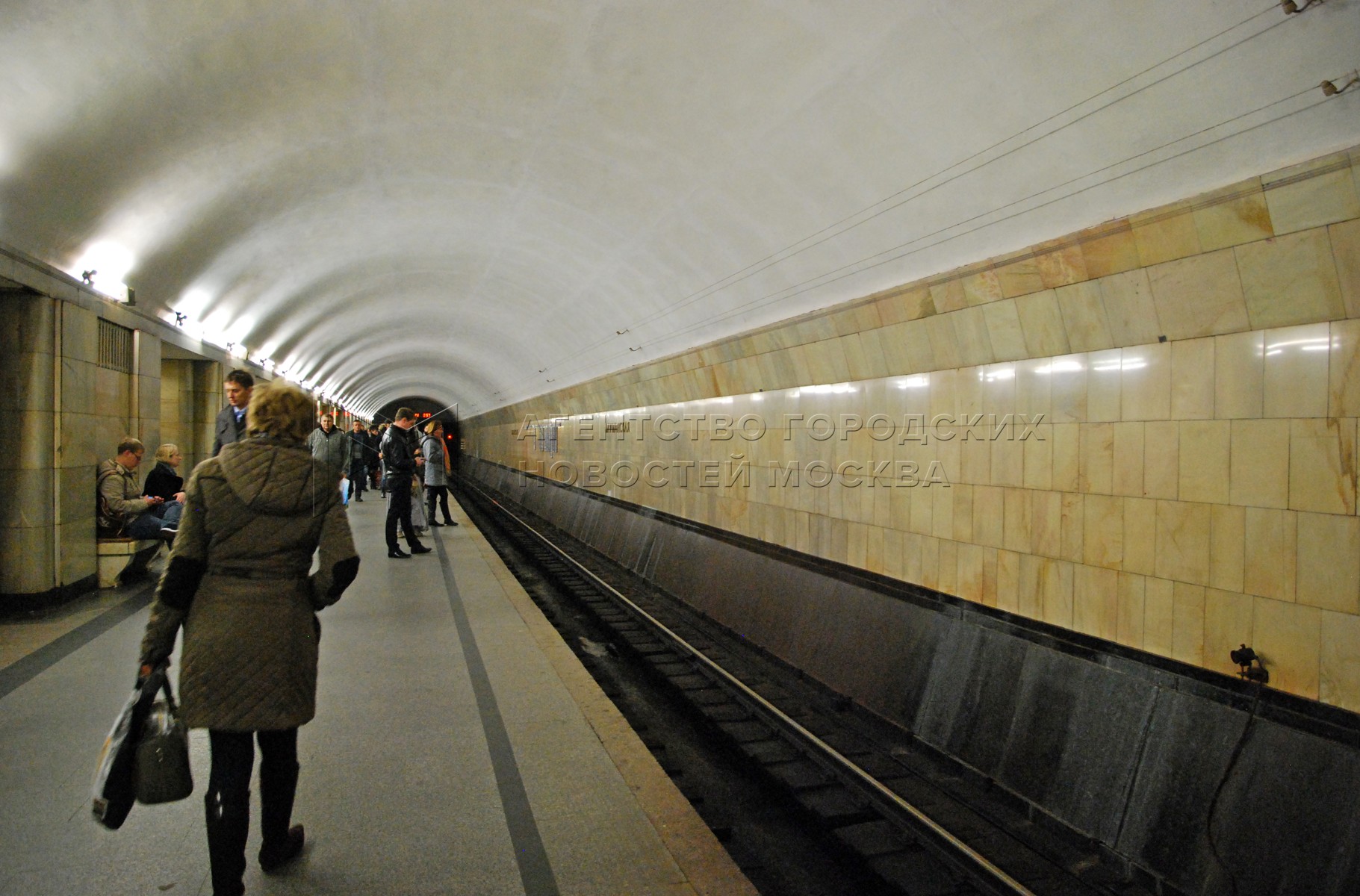 Станция метро Бауманская Москва. Фото метро Бауманская Москва.