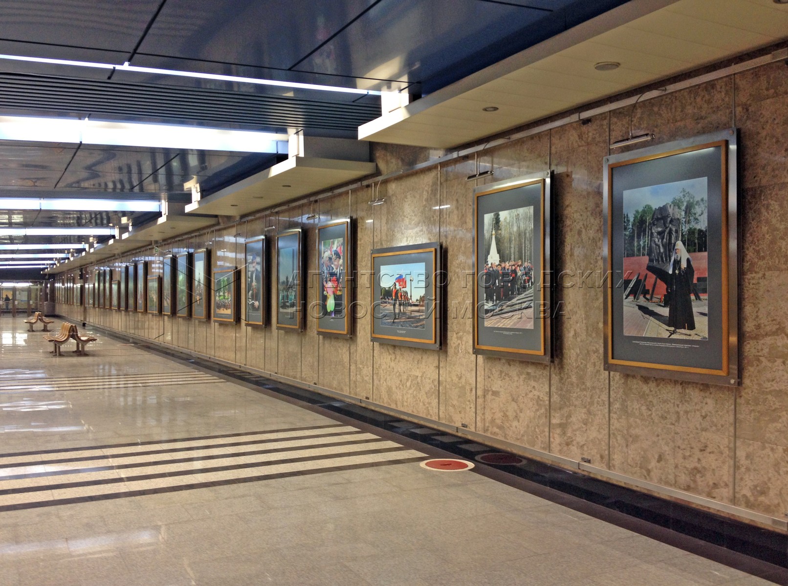 Выставочная фото метро