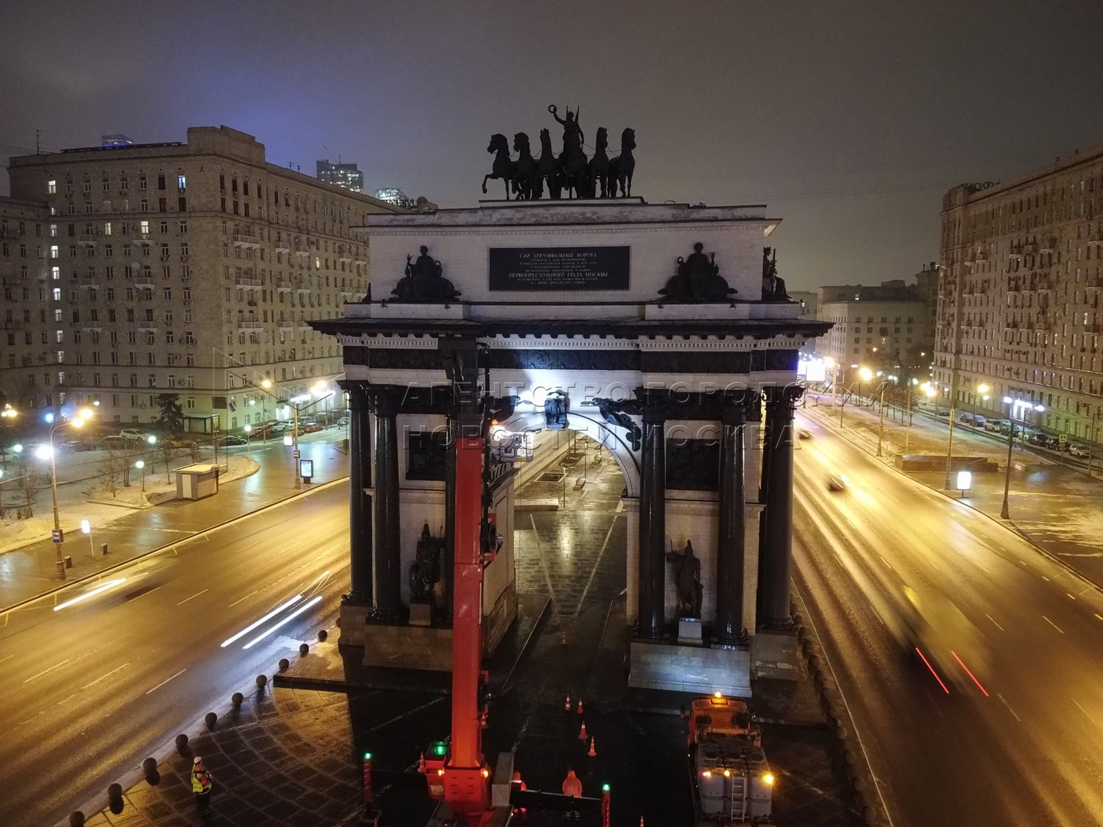 Триумфальная арка в Москве на Кутузовском.