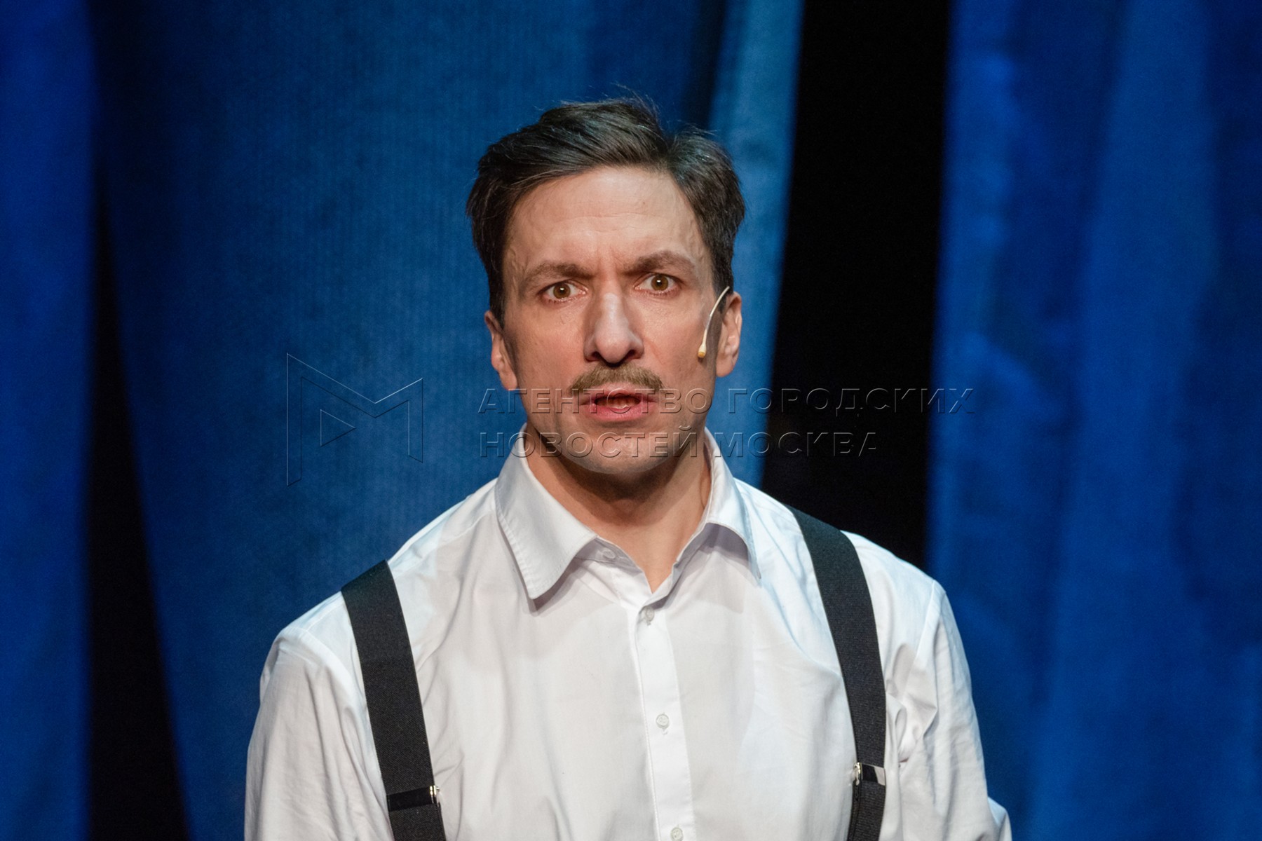 Показ спектакля «Обещание на рассвете» по роману Ромена Гари на сцене ...