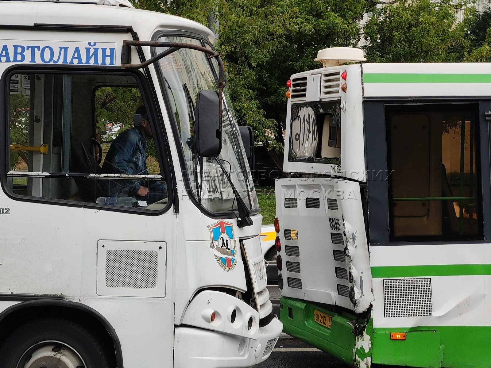 Последствия ДТП с участием двух автобусов на Пятницком шоссе ...